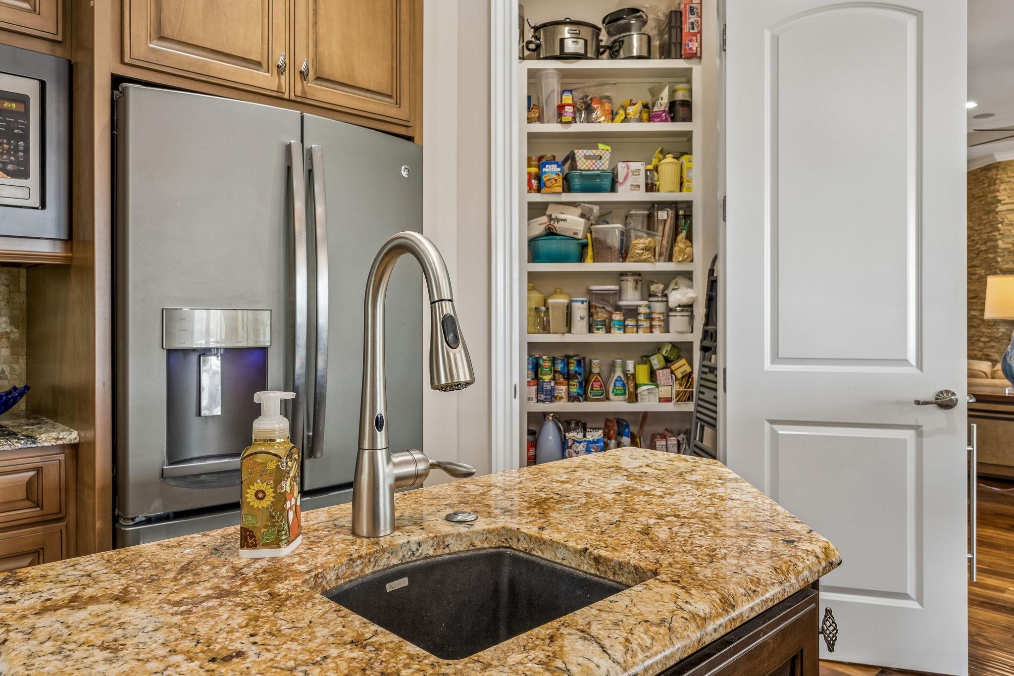 Image 28 of 90 For 409 Lookout Point Dr