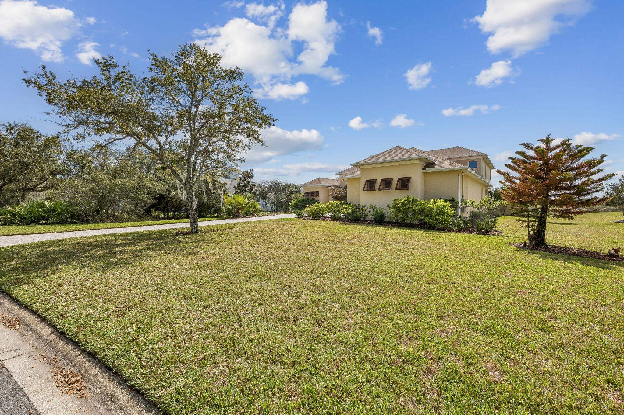 Image 4 of 90 For 409 Lookout Point Dr