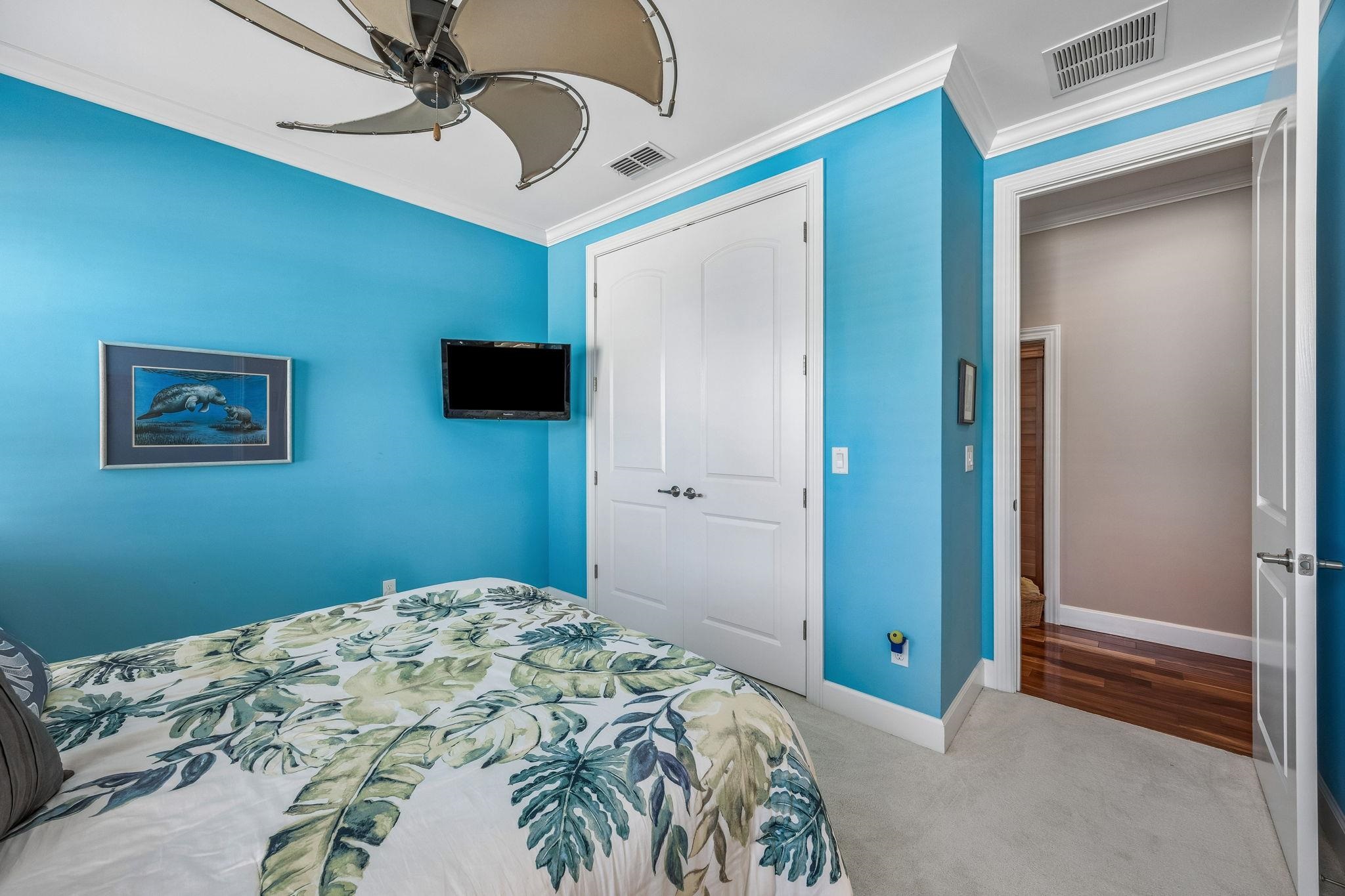 Image 70 of 90 For 409 Lookout Point Dr