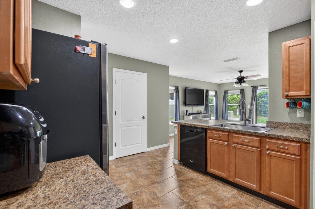 Image 14 of 46 For 300 Syrah Way