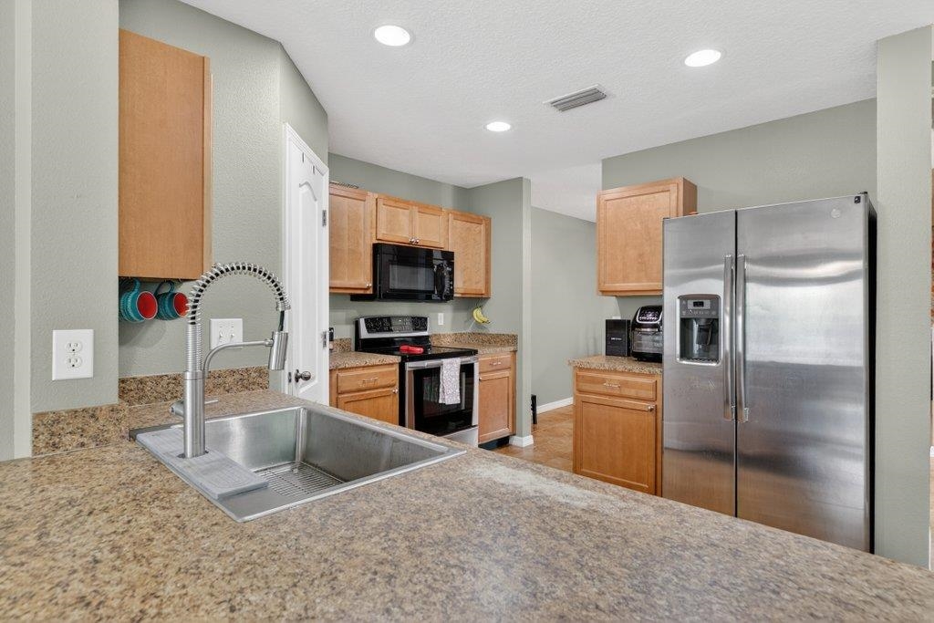 Image 17 of 46 For 300 Syrah Way