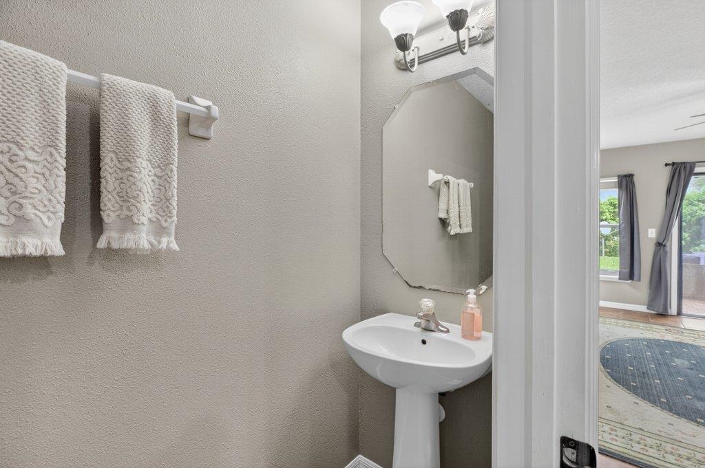 Image 24 of 46 For 300 Syrah Way