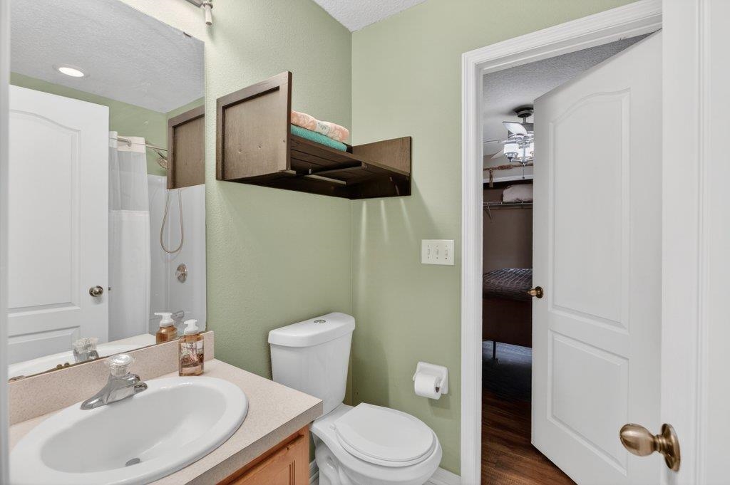 Image 38 of 46 For 300 Syrah Way