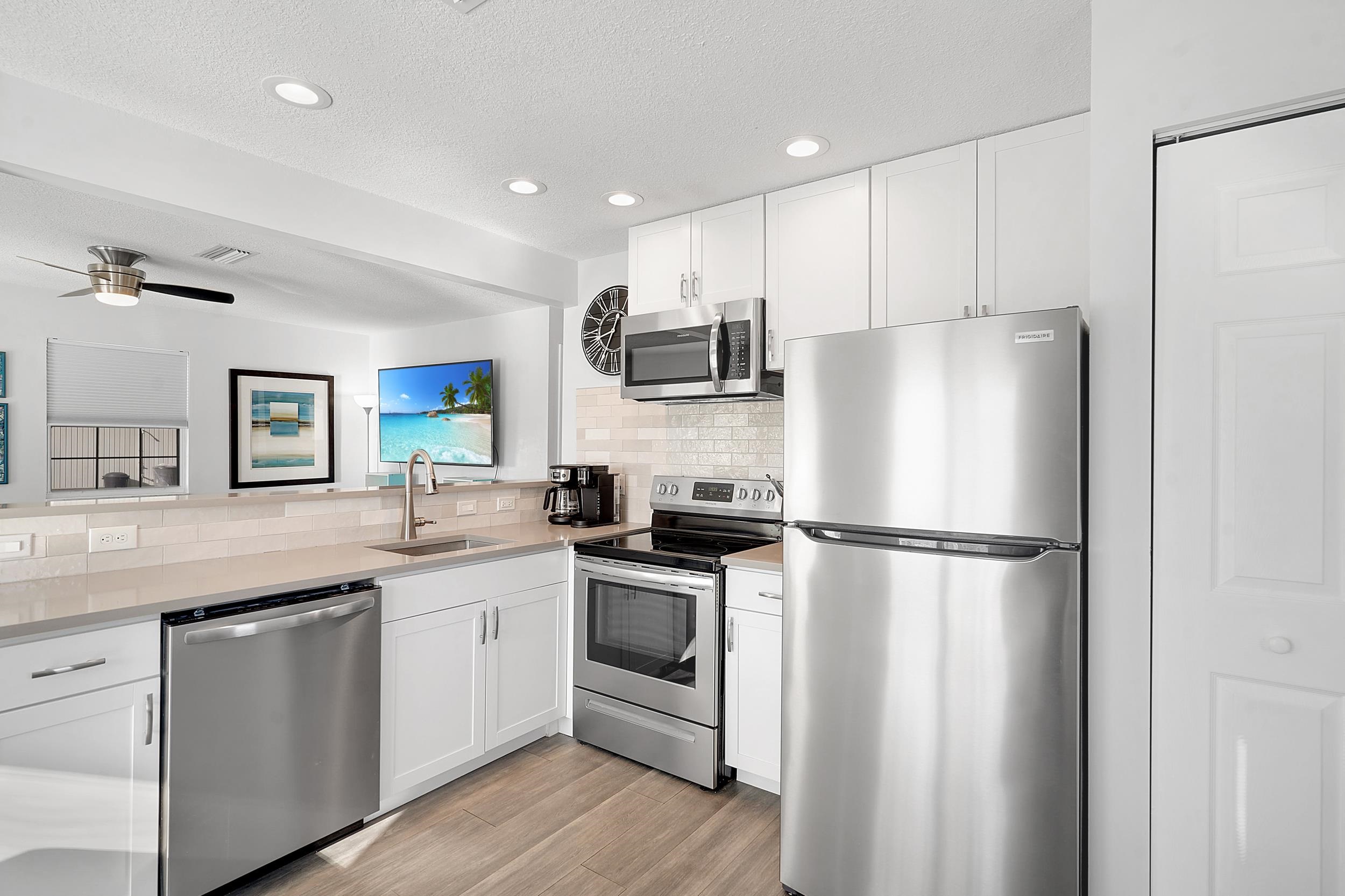 Image 4 of 33 For 9 Tarpon Dr  