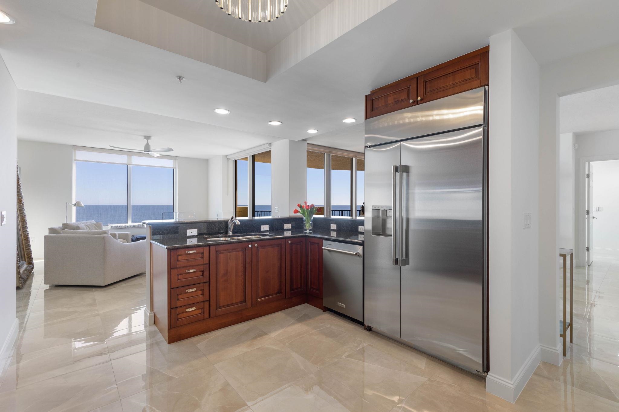 Image 21 of 99 For 19 Avenue De La Mer  405