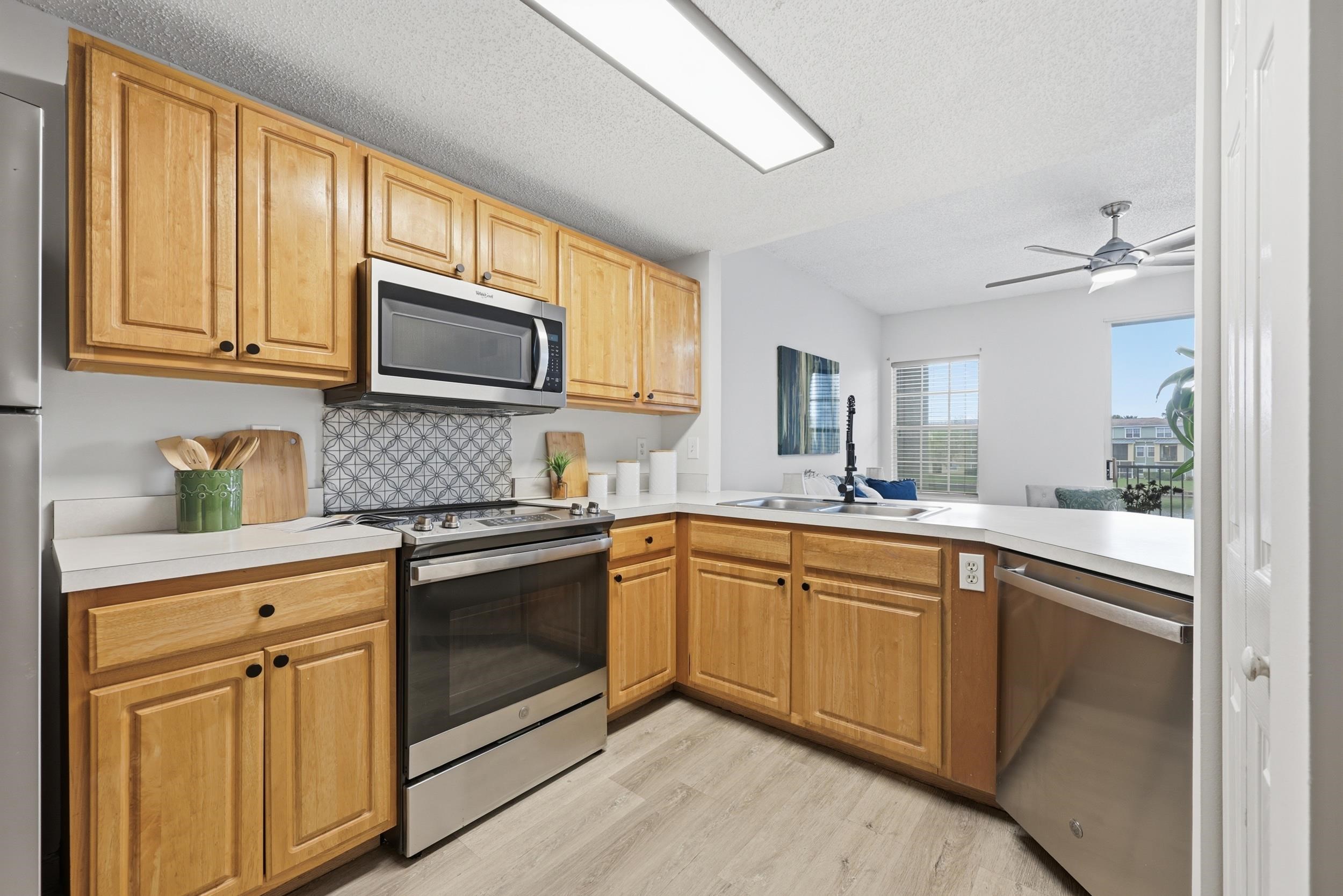 Image 10 of 30 For 4035 Grande Vista Blvd  20-129