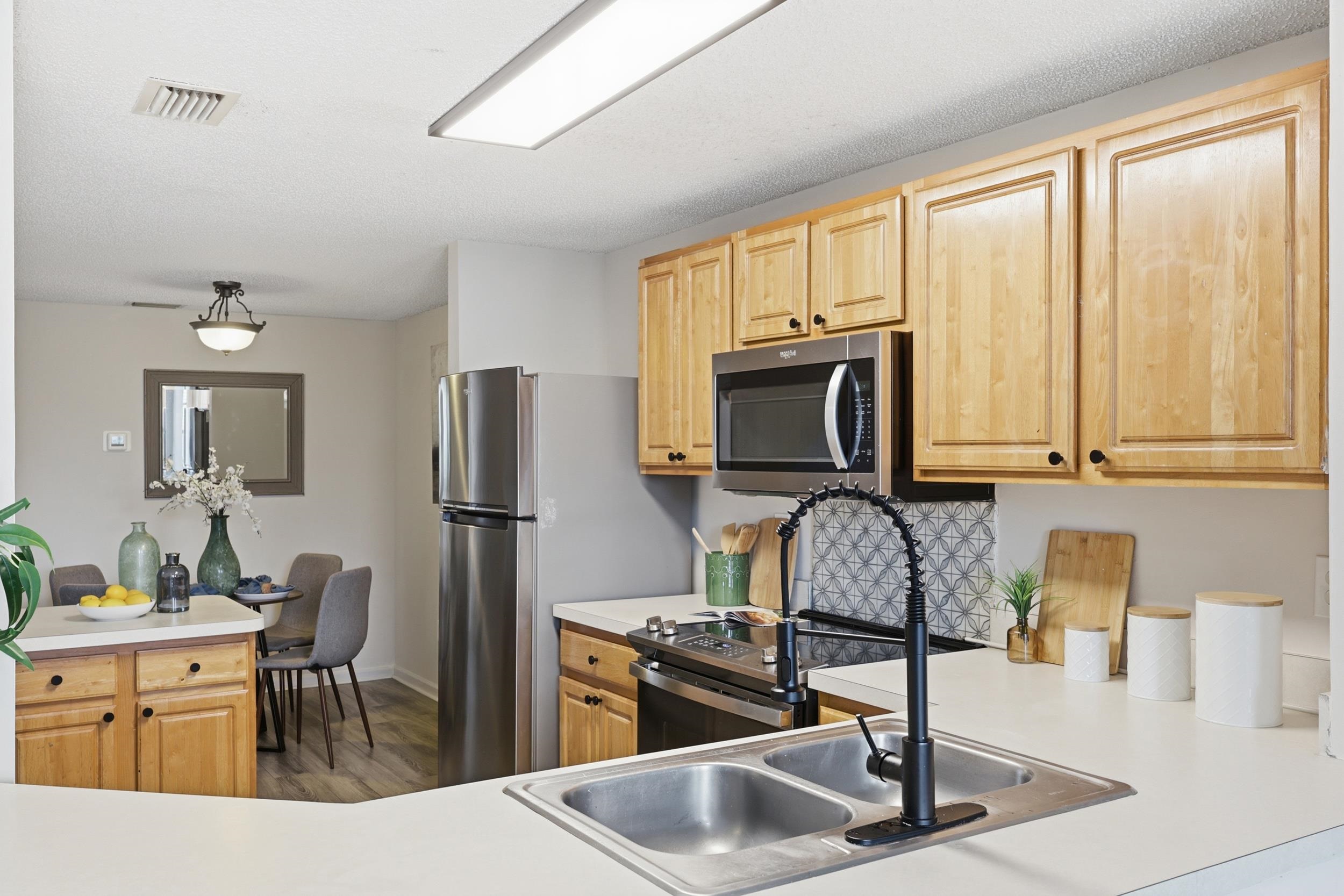 Image 11 of 30 For 4035 Grande Vista Blvd  20-129