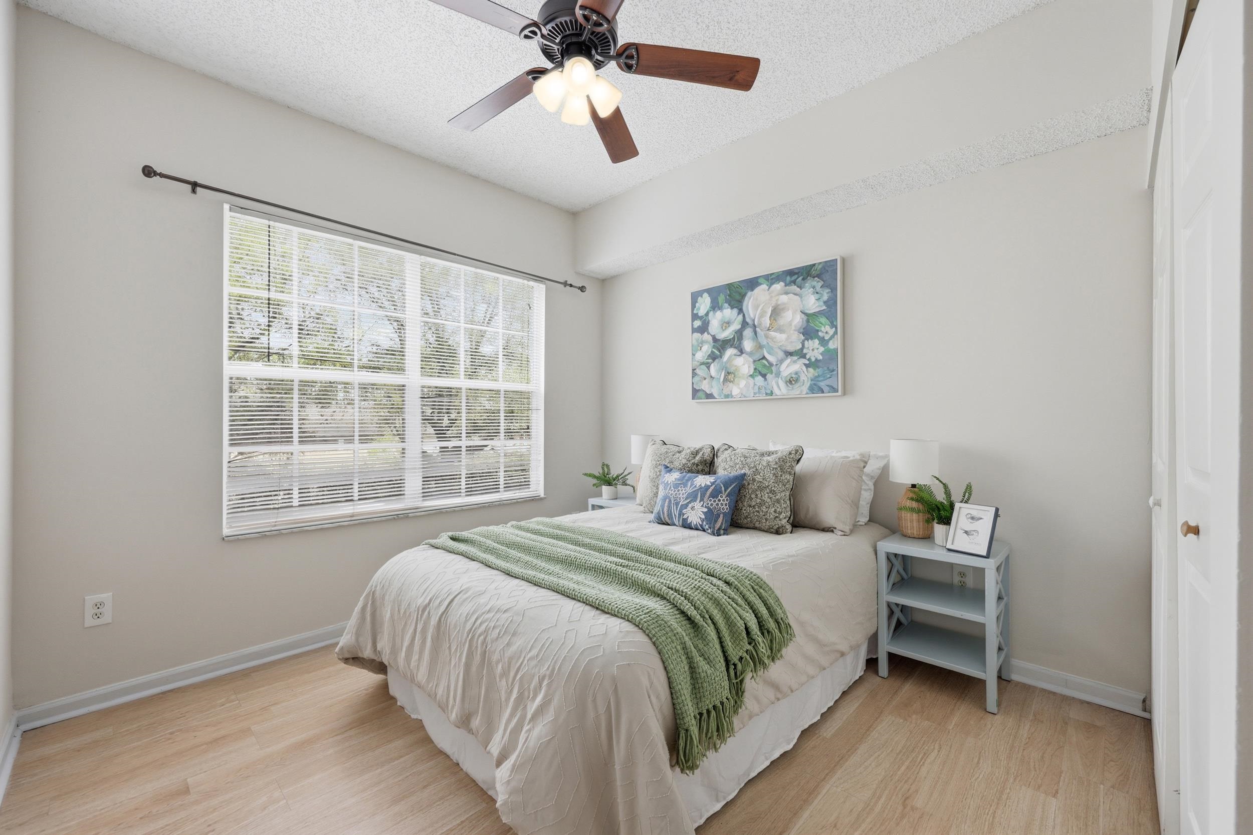 Image 17 of 30 For 4035 Grande Vista Blvd  20-129