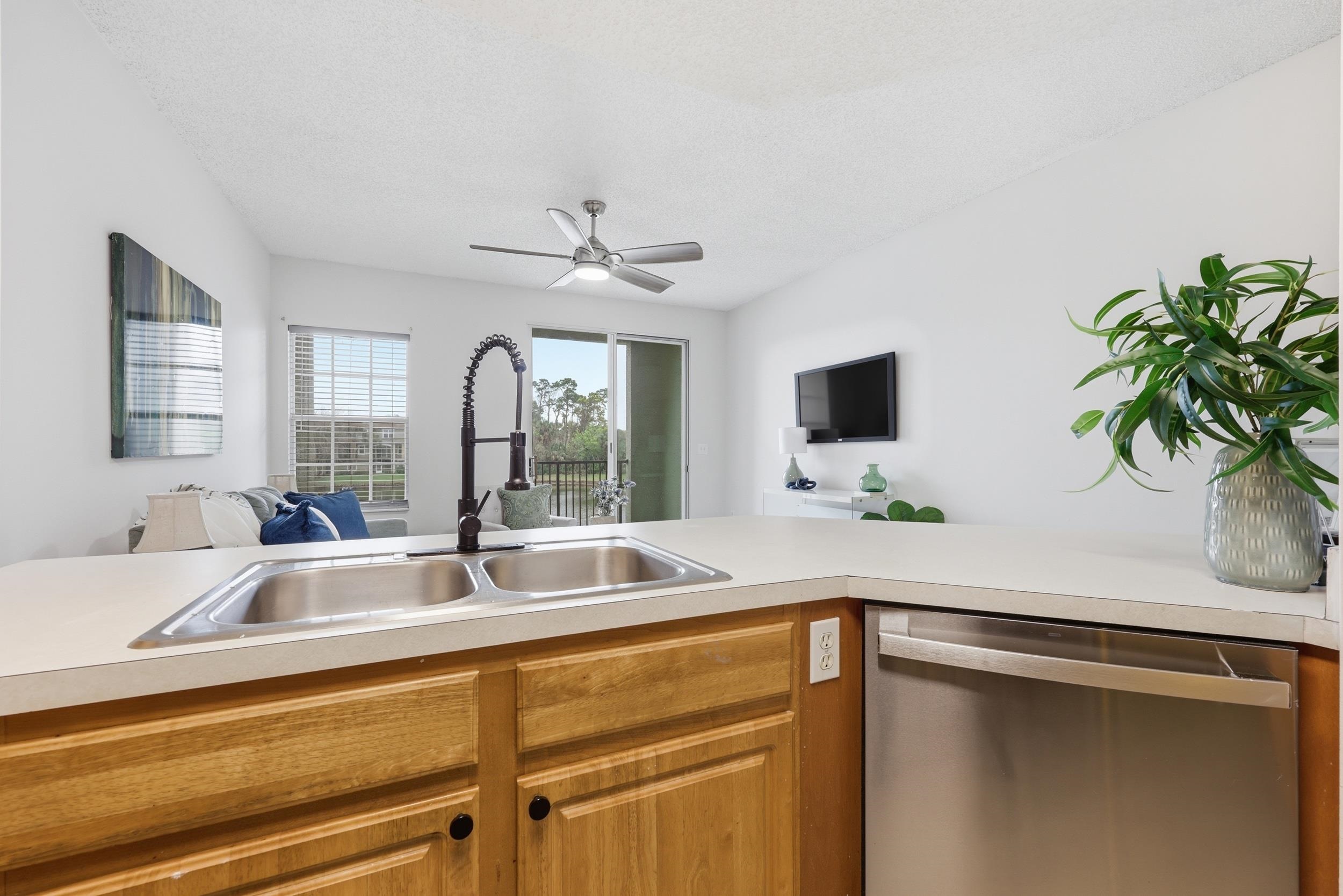 Image 9 of 30 For 4035 Grande Vista Blvd  20-129