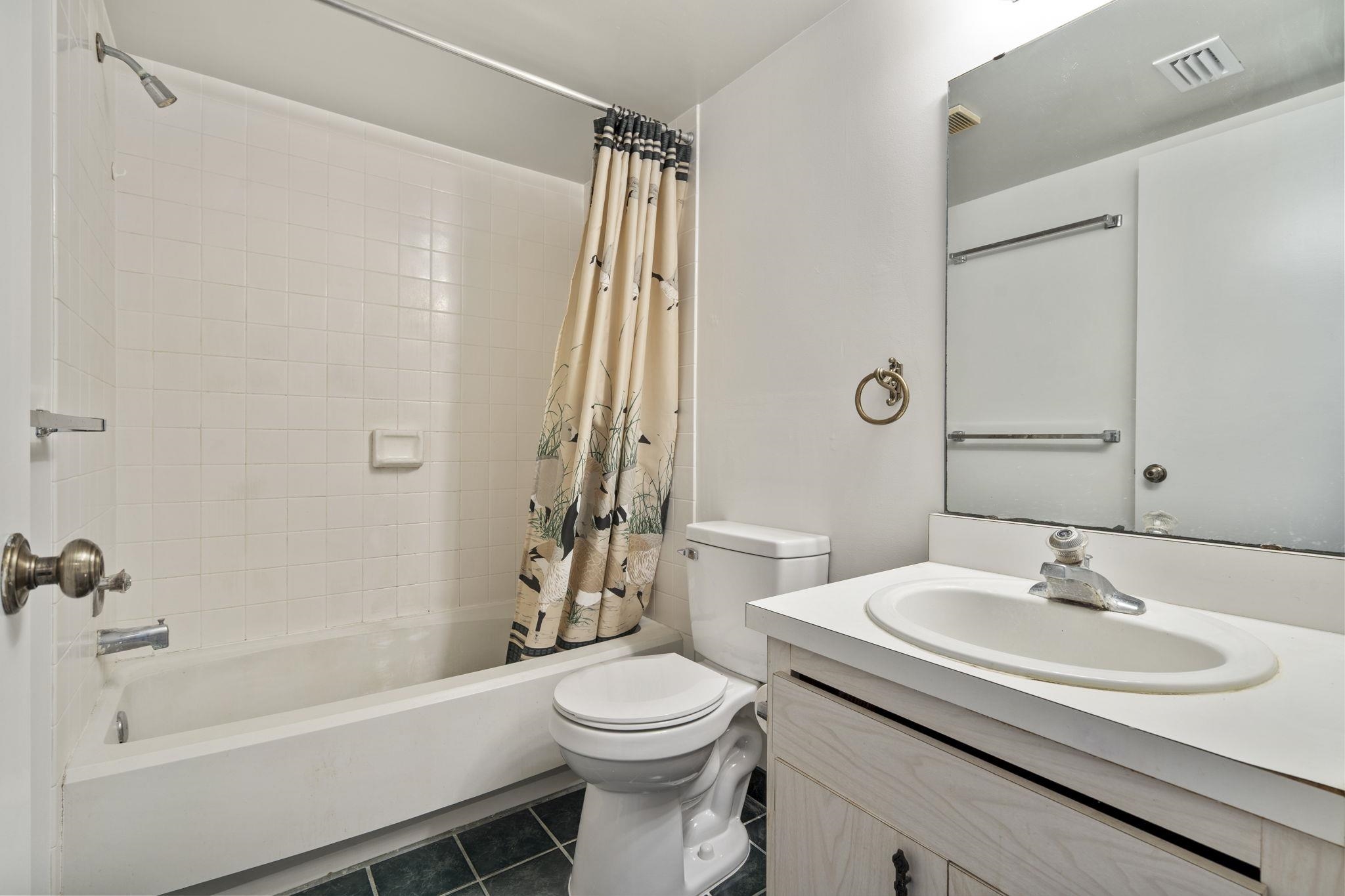 Image 17 of 45 For 16 Alcira Ct