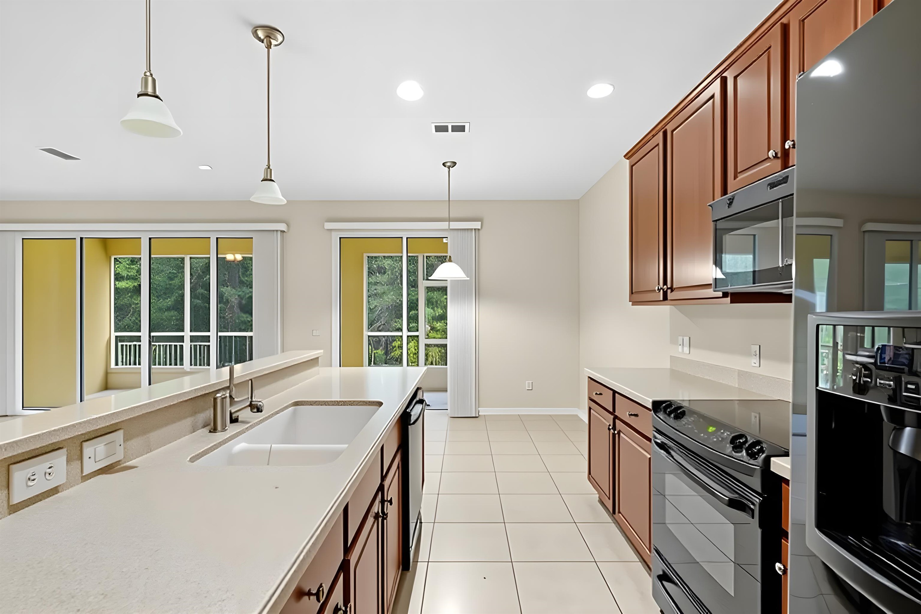 Image 11 of 39 For 14098 Mahogany Ave