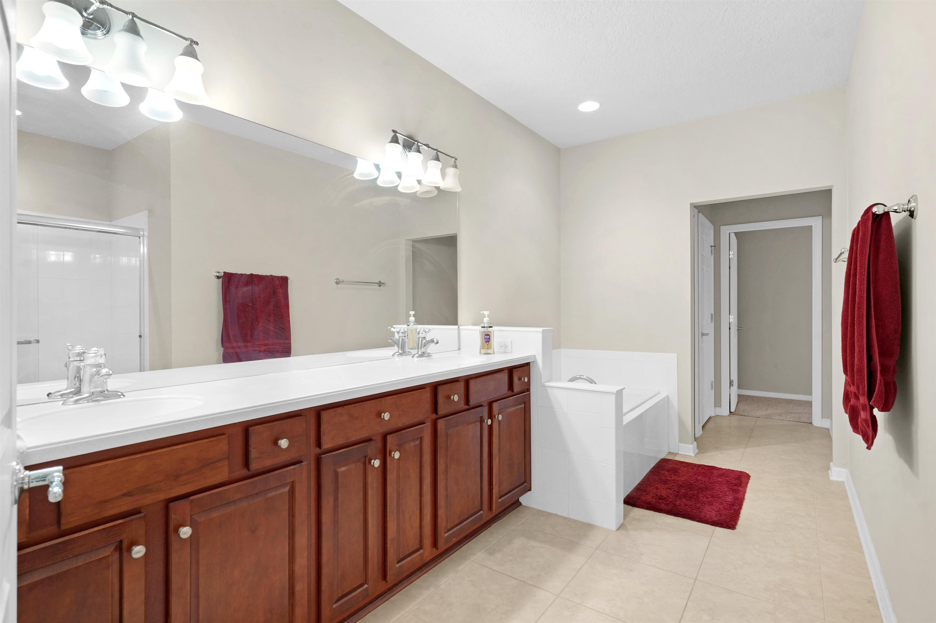 Image 20 of 39 For 14098 Mahogany Ave