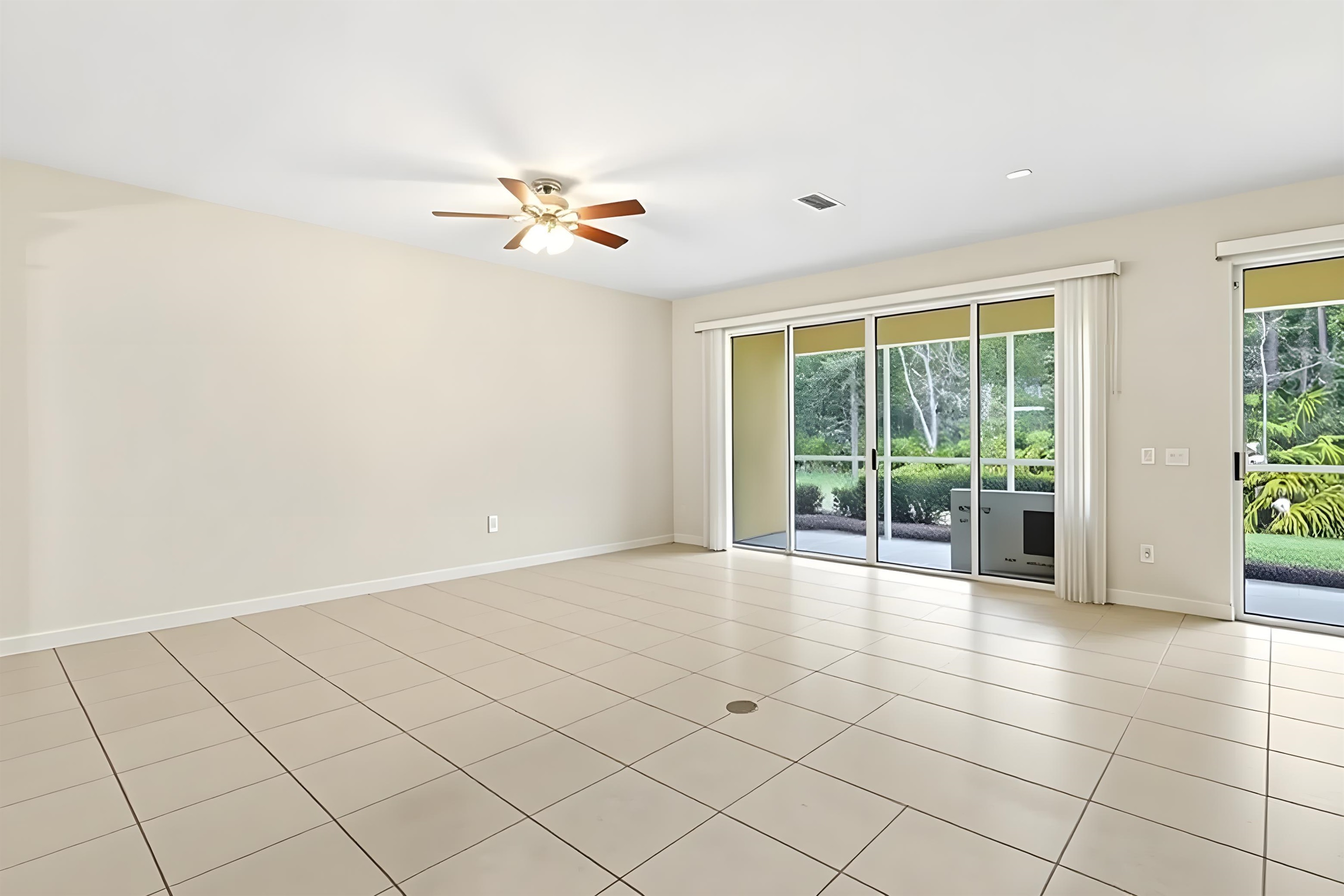 Image 8 of 39 For 14098 Mahogany Ave