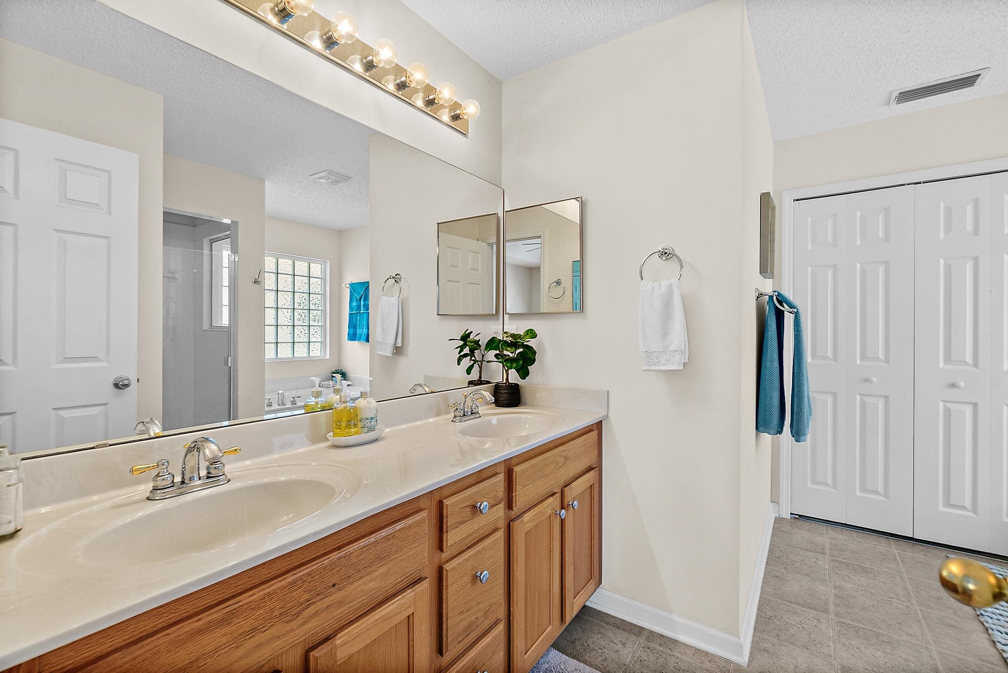 Image 32 of 60 For 913 Oak Arbor Cir