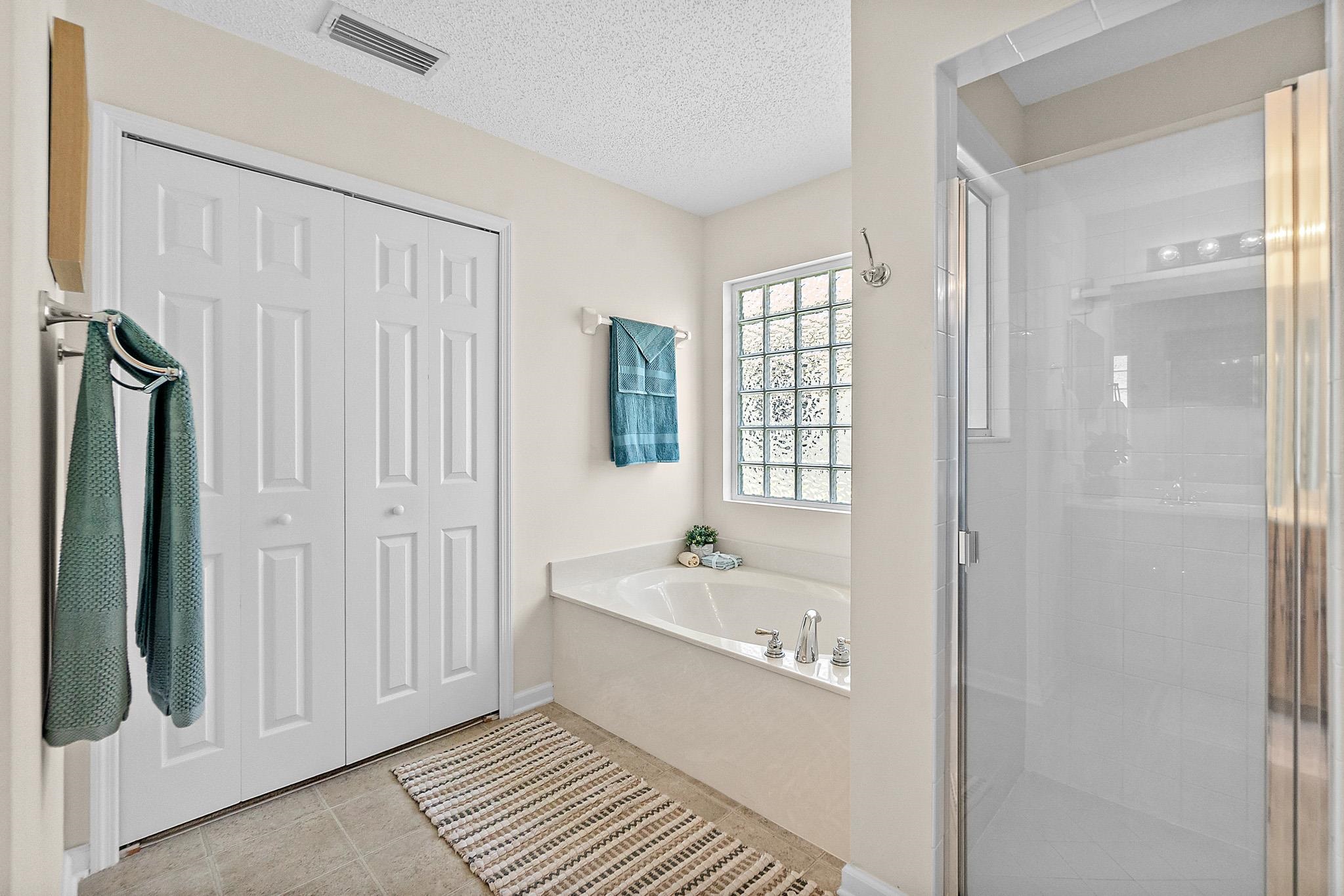 Image 33 of 60 For 913 Oak Arbor Cir