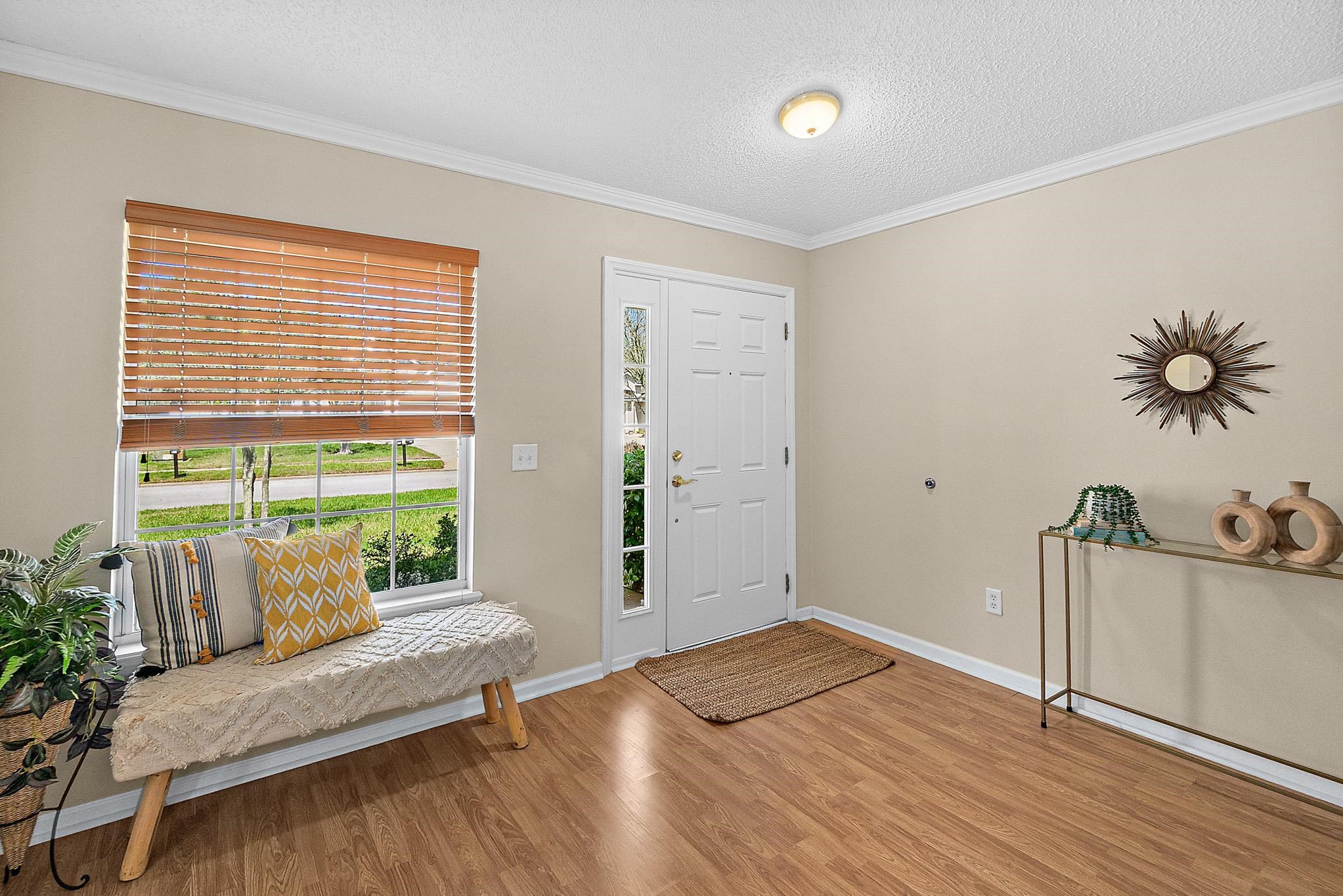 Image 4 of 60 For 913 Oak Arbor Cir