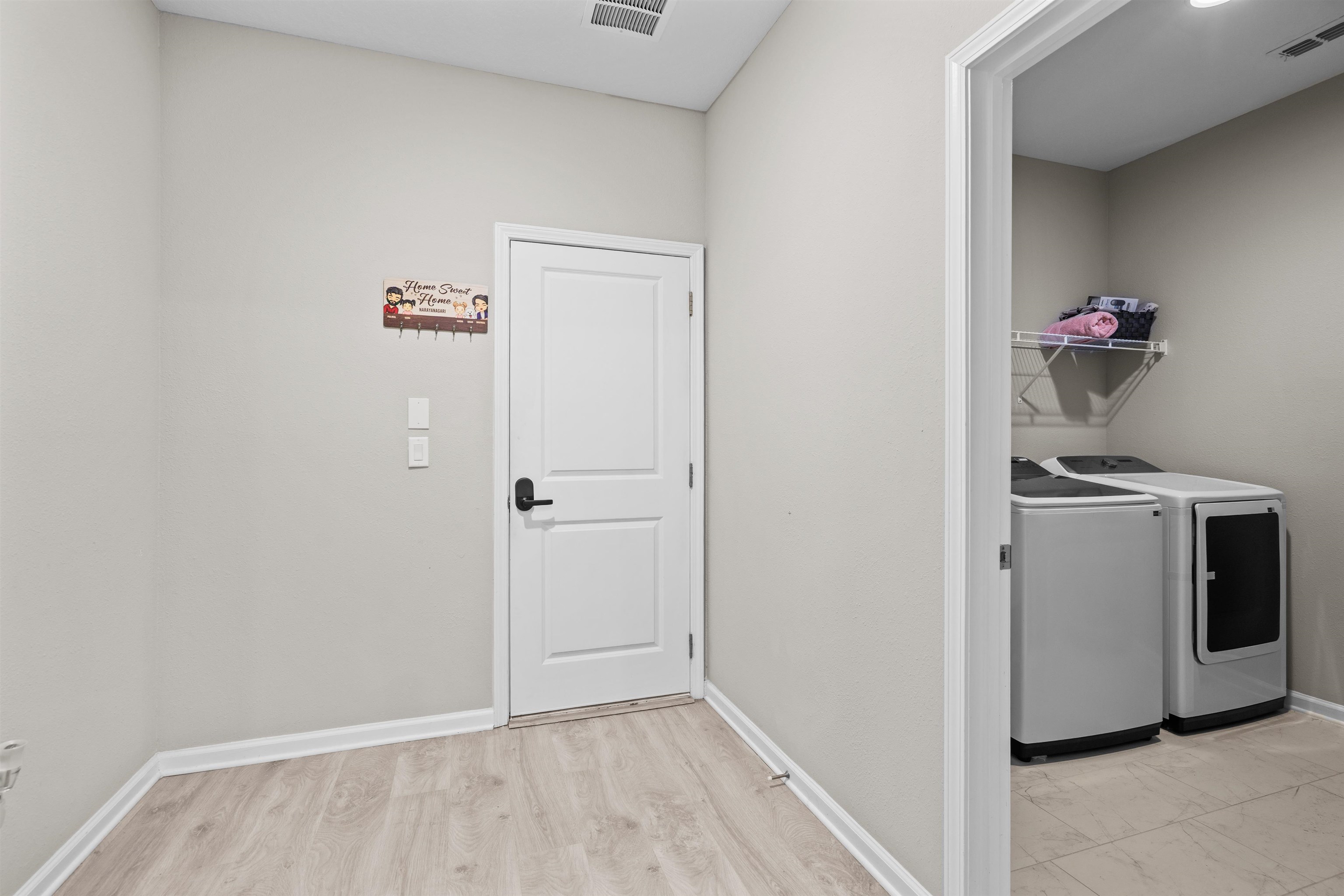 Image 13 of 49 For 207 Archstone Way