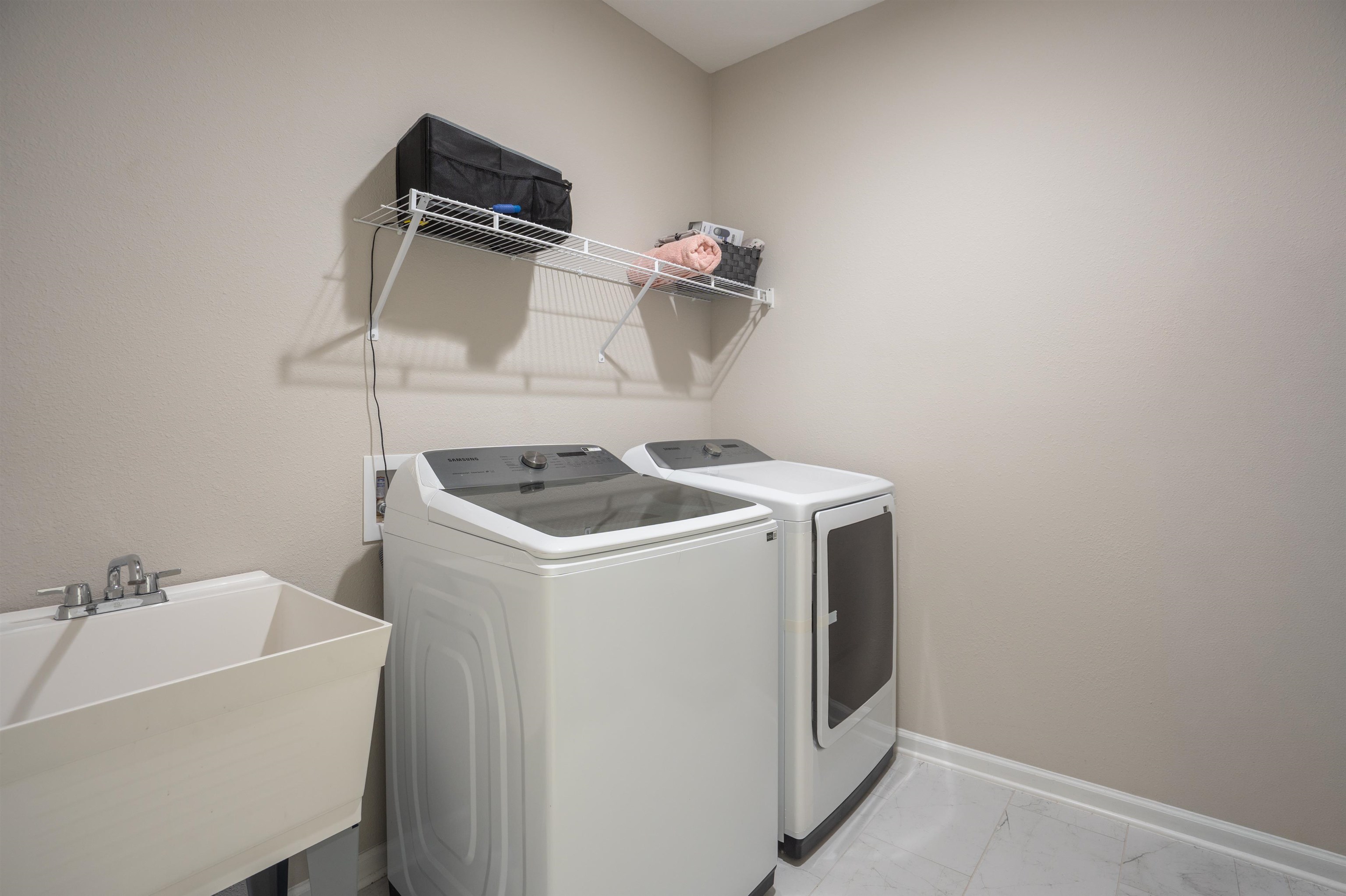 Image 14 of 49 For 207 Archstone Way