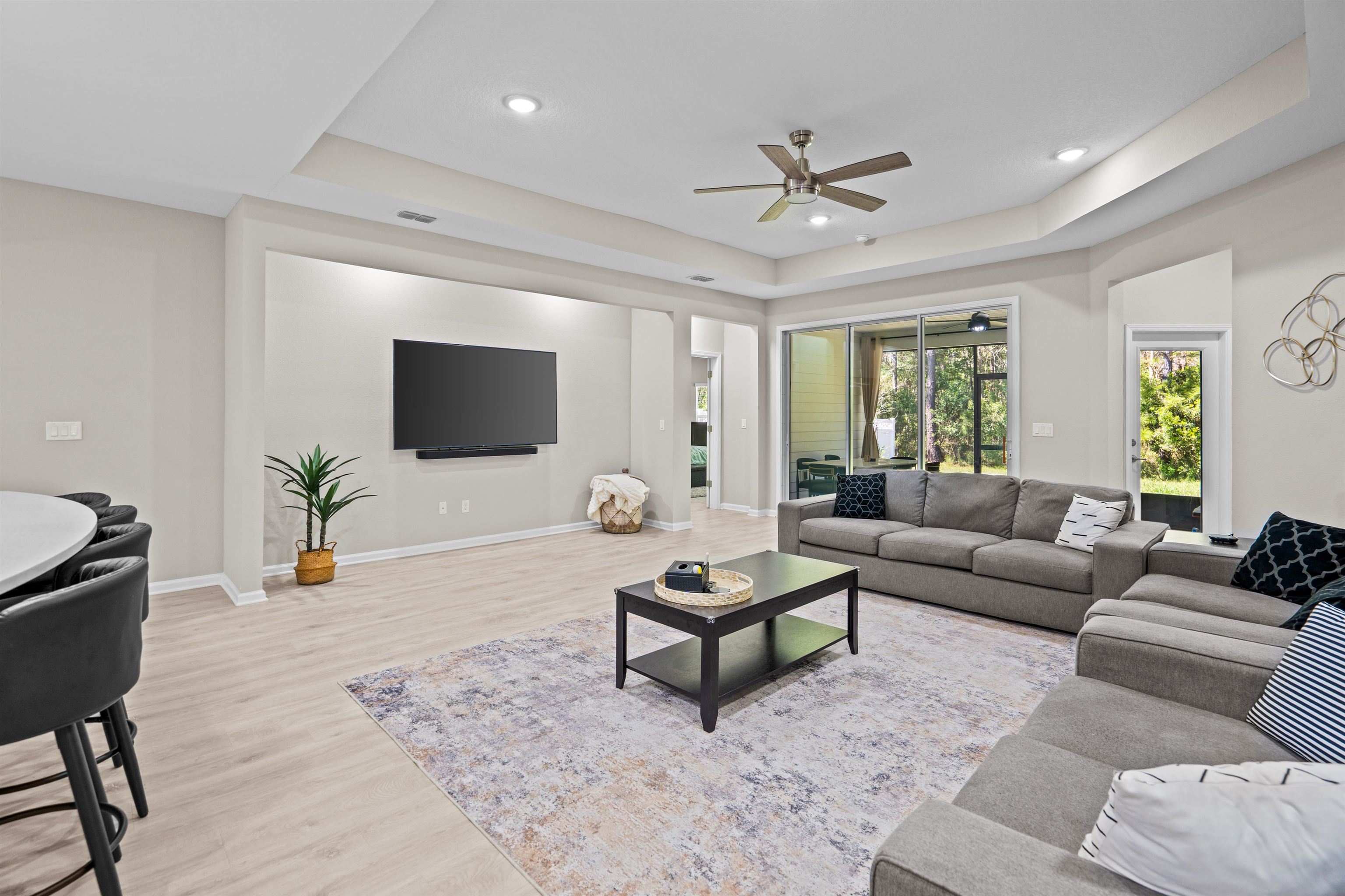 Image 15 of 49 For 207 Archstone Way