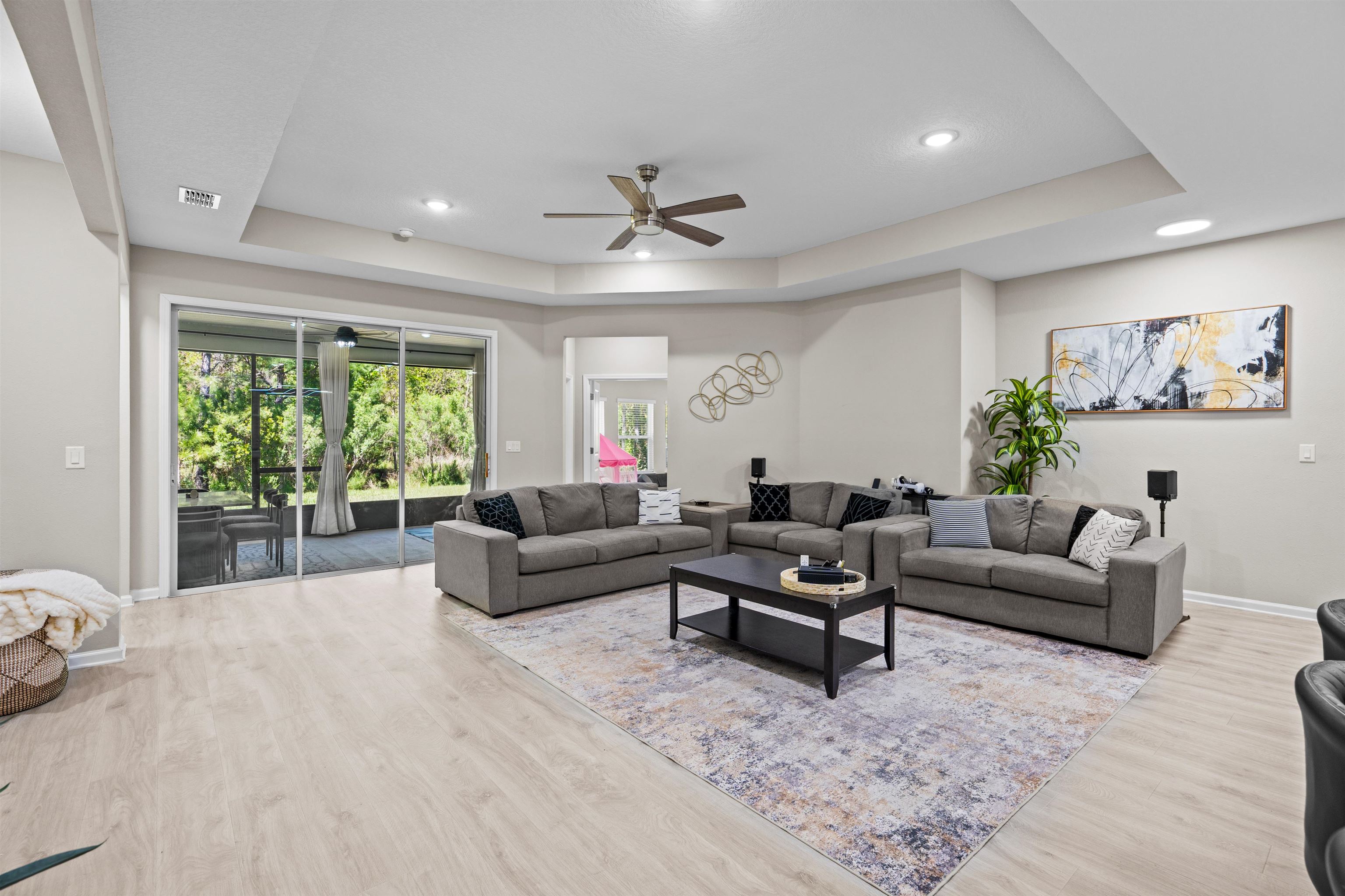 Image 16 of 49 For 207 Archstone Way