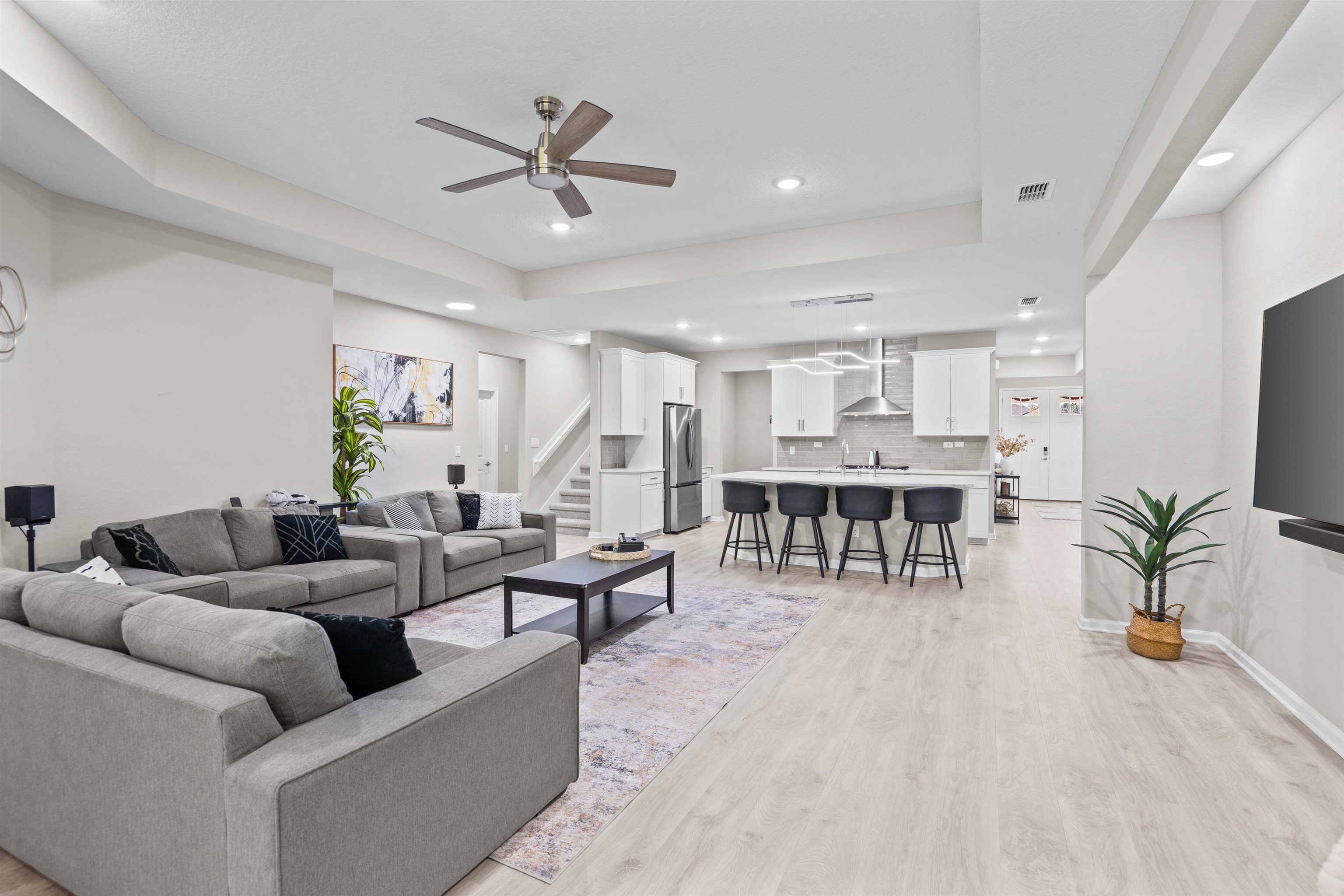 Image 17 of 49 For 207 Archstone Way