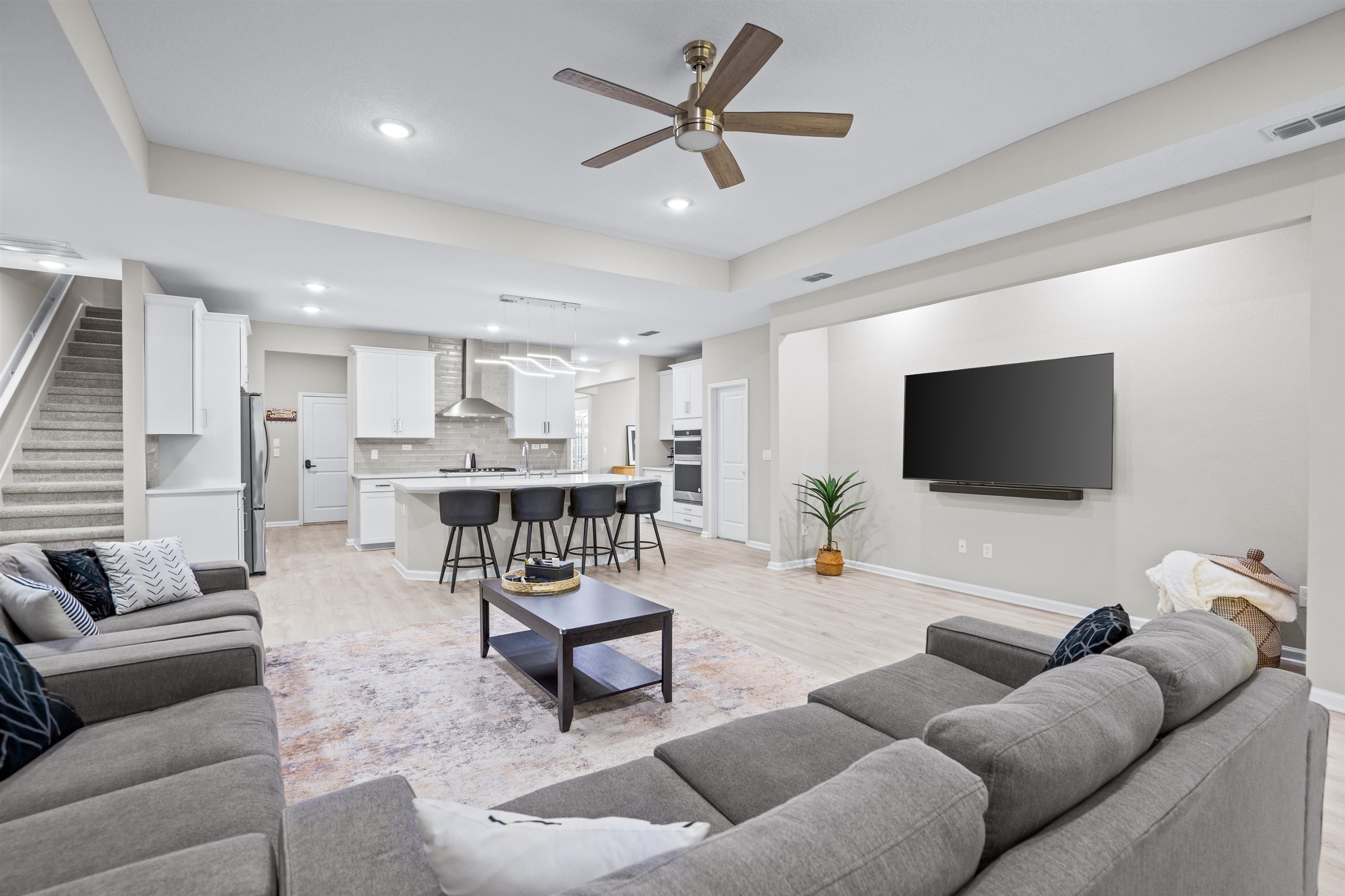 Image 18 of 49 For 207 Archstone Way