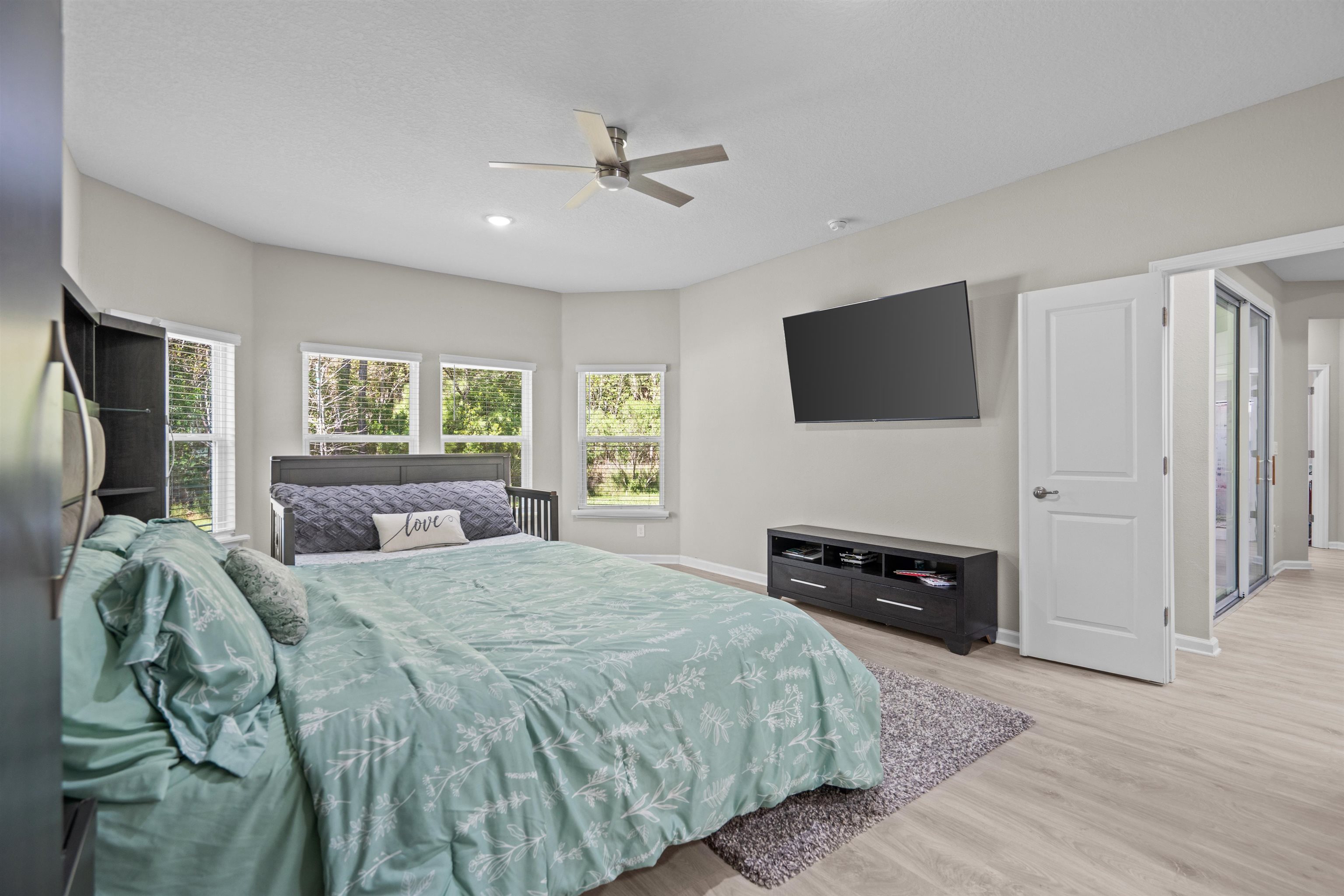 Image 20 of 49 For 207 Archstone Way