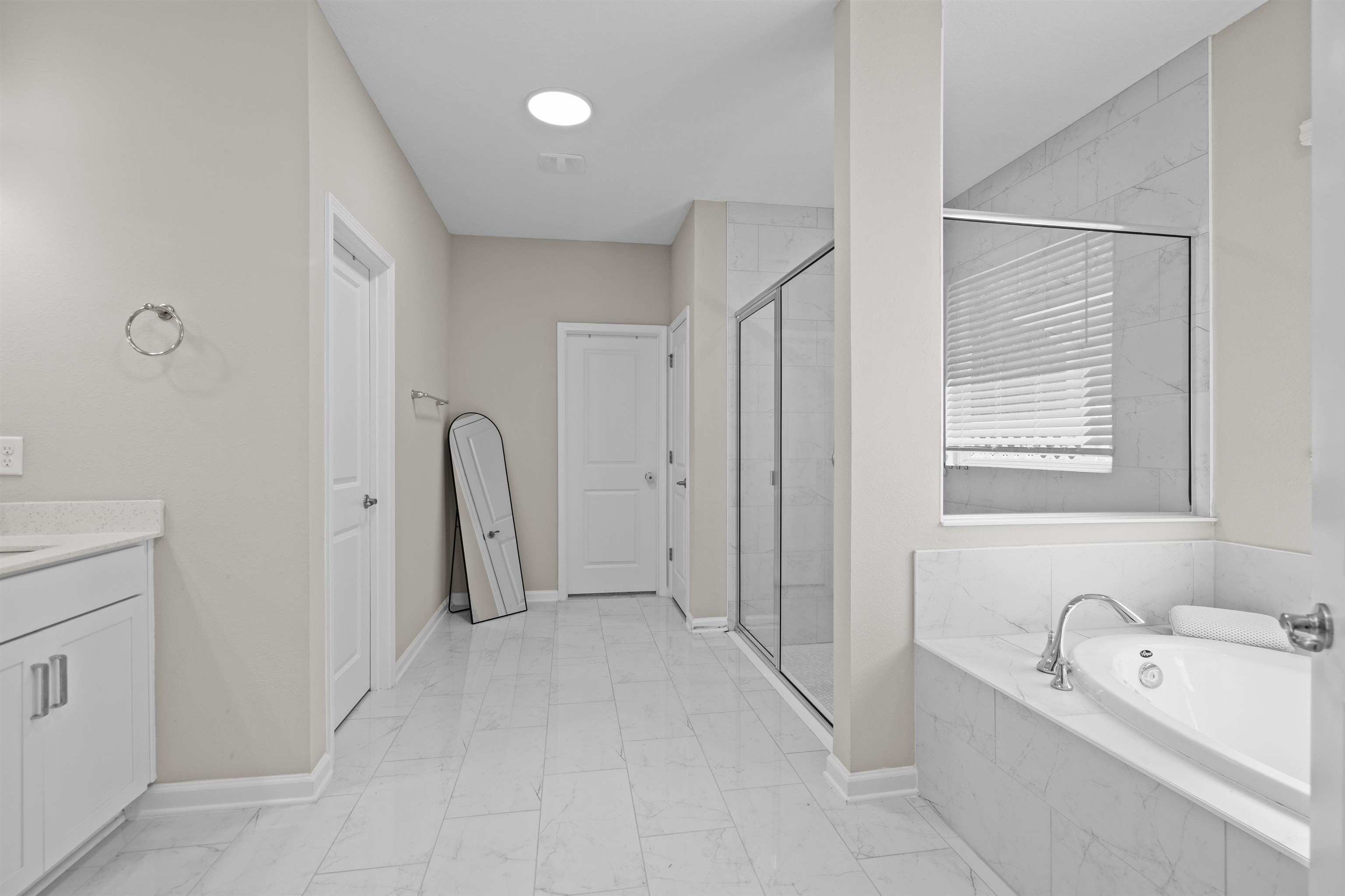 Image 21 of 49 For 207 Archstone Way