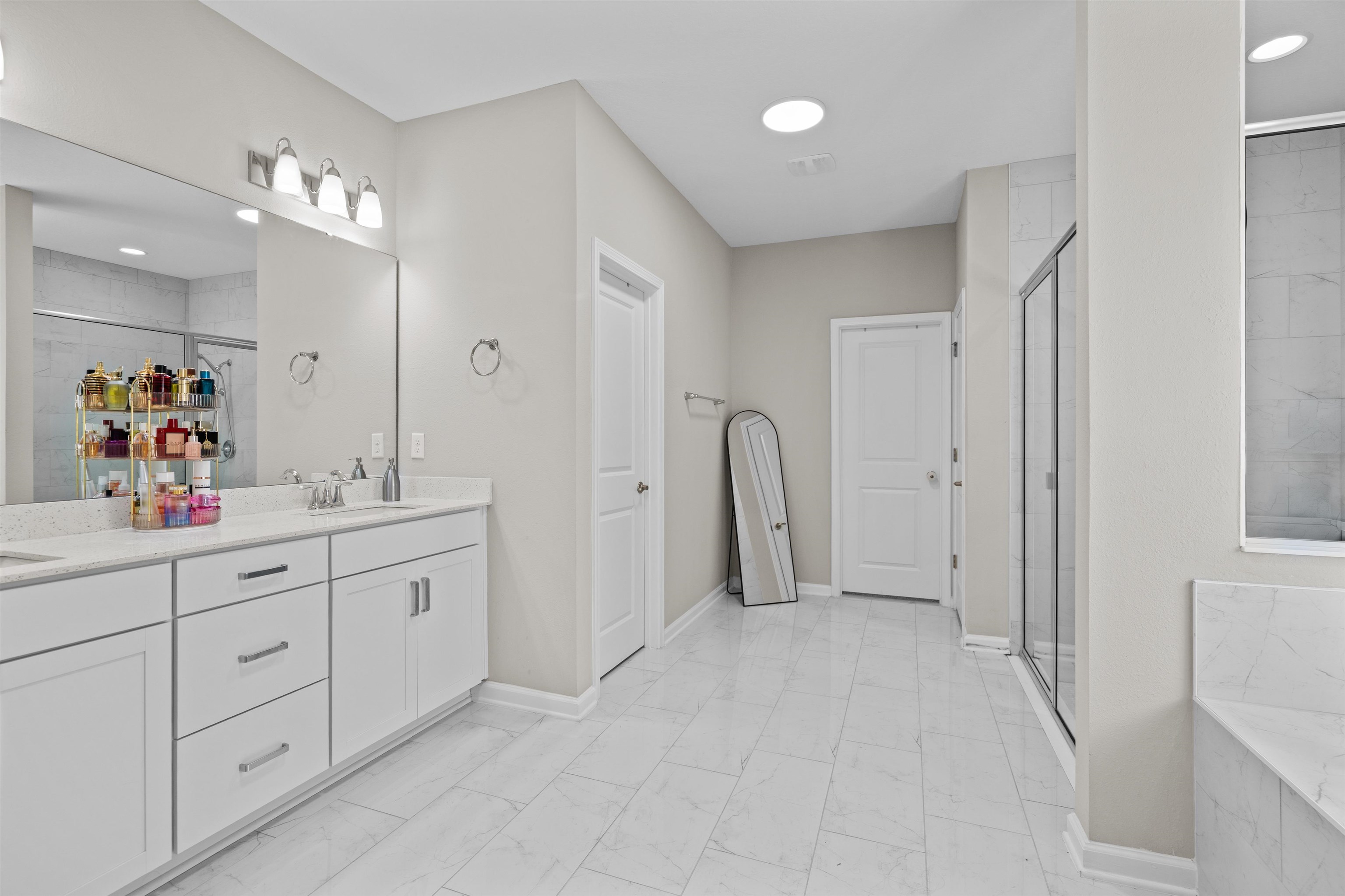 Image 22 of 49 For 207 Archstone Way