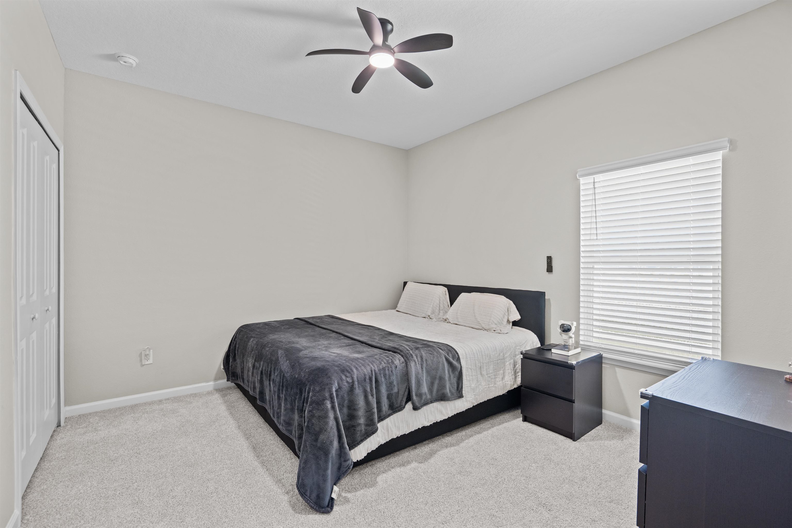 Image 24 of 49 For 207 Archstone Way