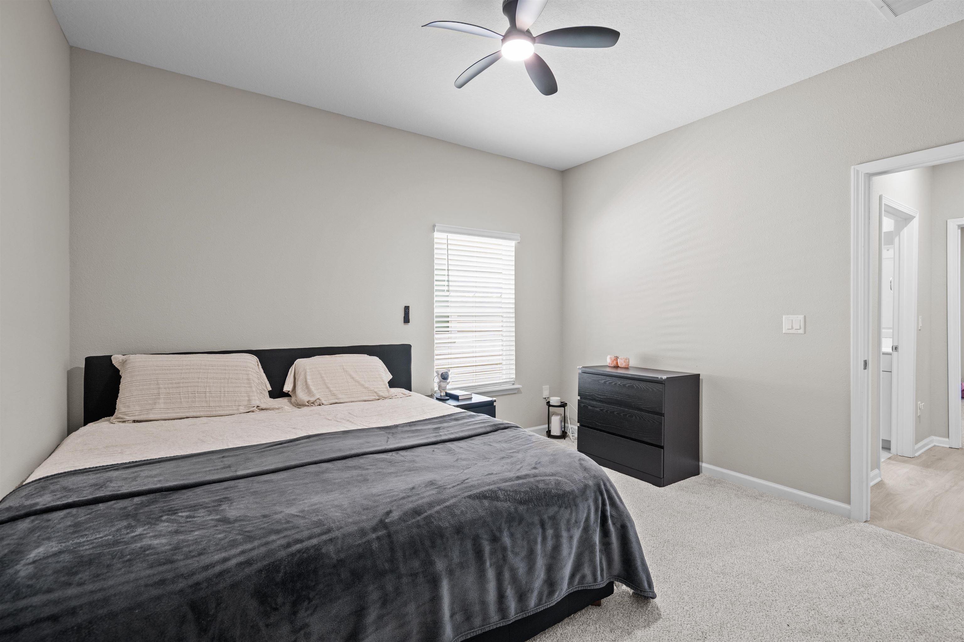 Image 25 of 49 For 207 Archstone Way