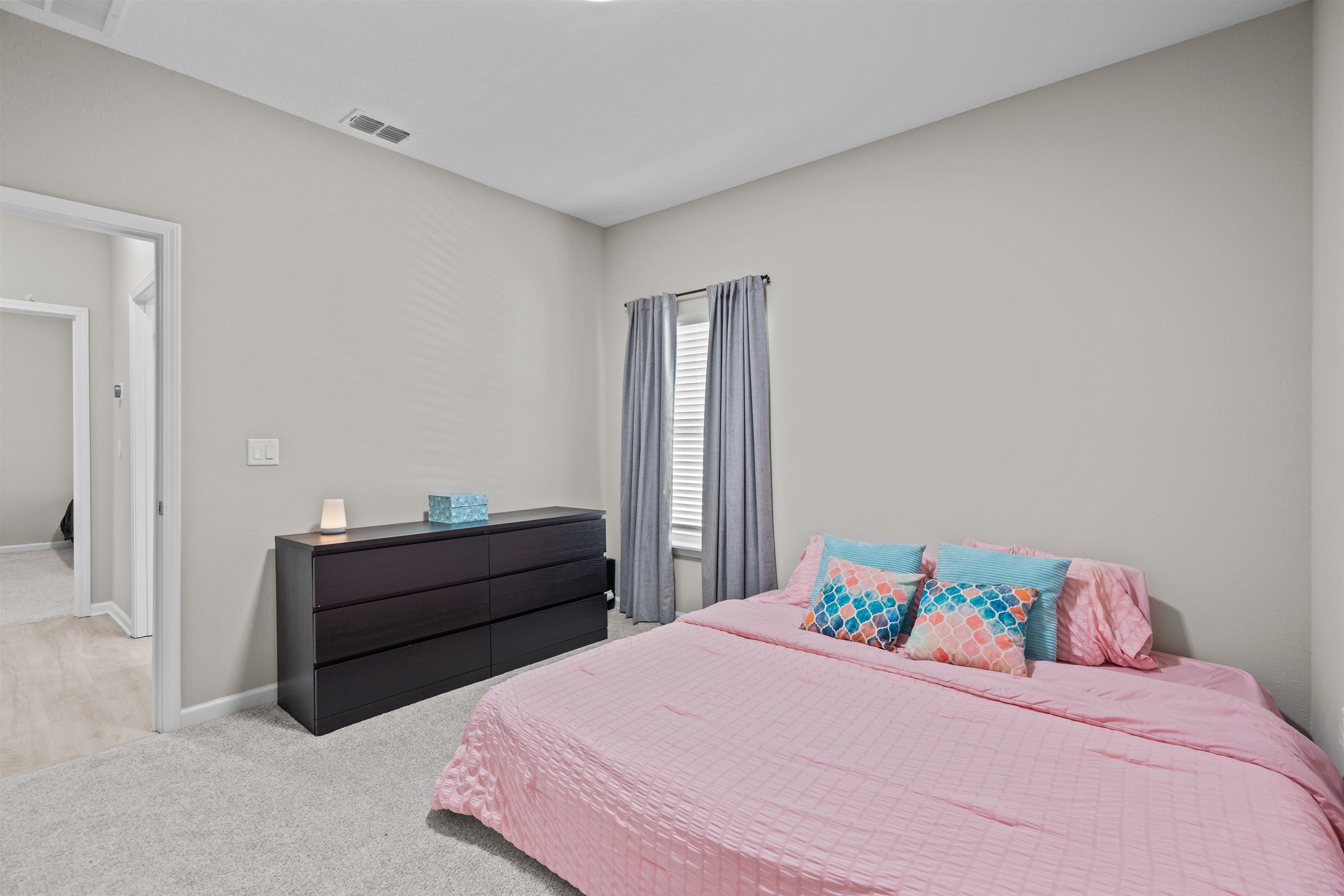 Image 28 of 49 For 207 Archstone Way