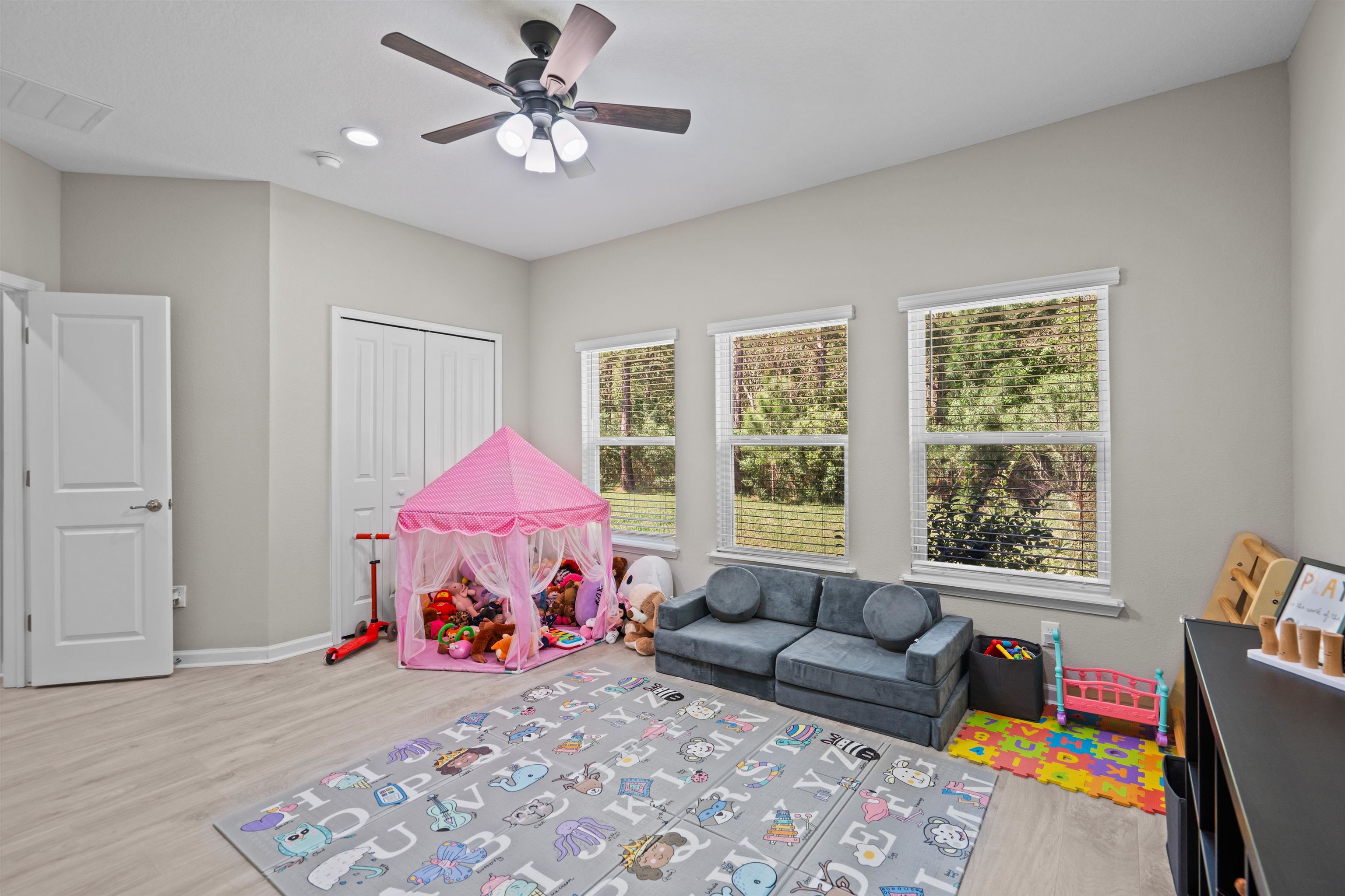 Image 31 of 49 For 207 Archstone Way