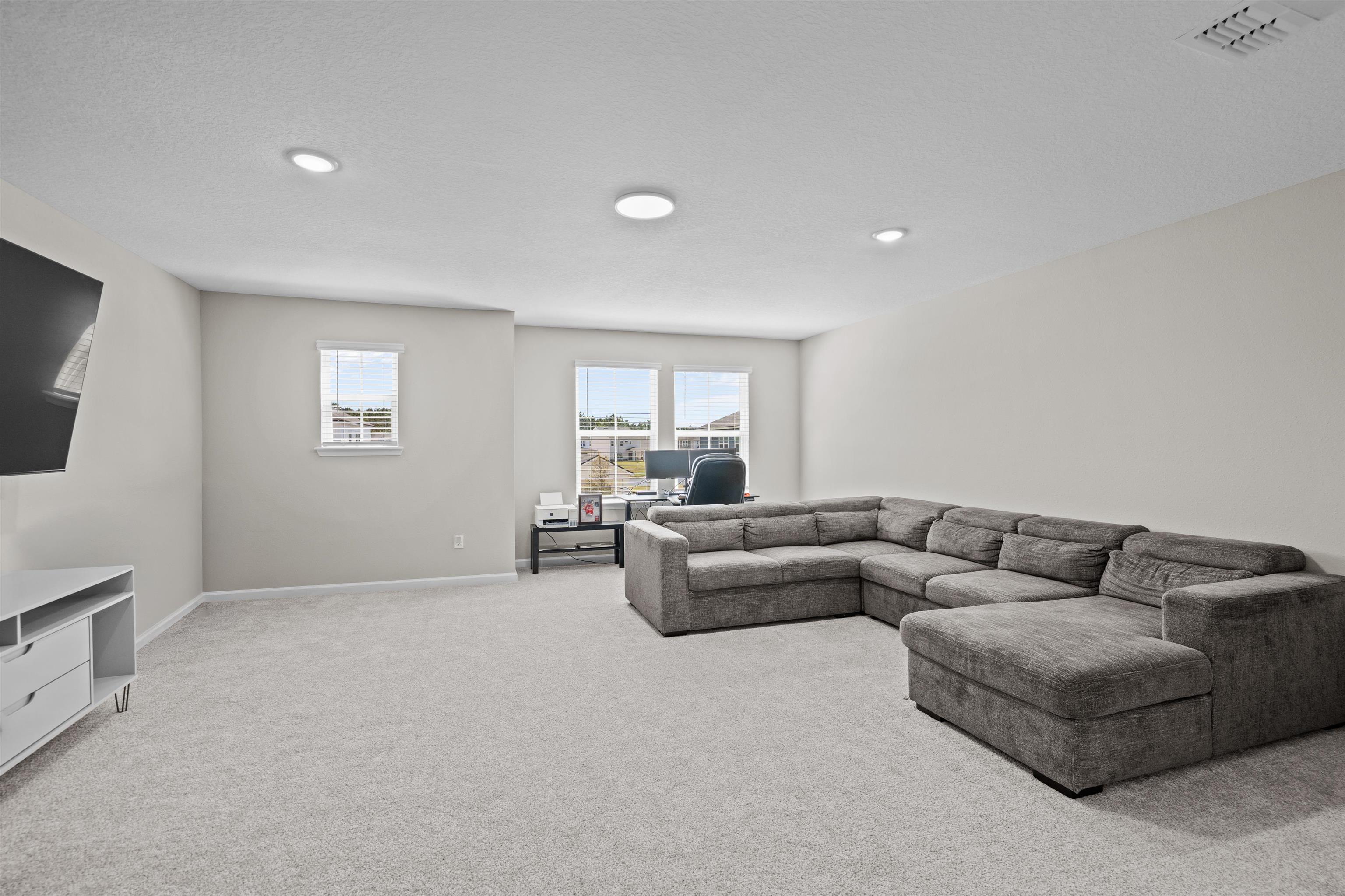 Image 32 of 49 For 207 Archstone Way