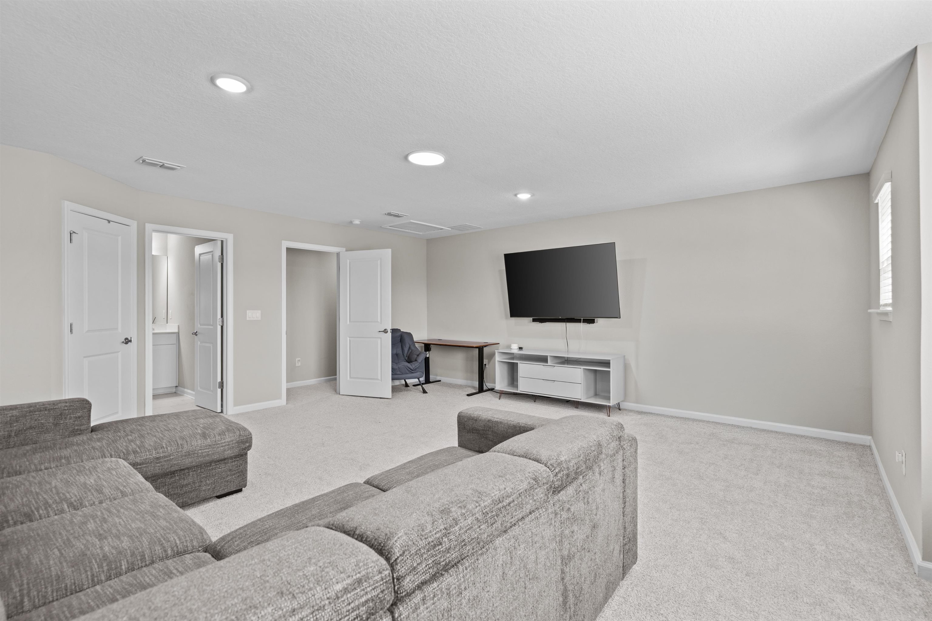 Image 33 of 49 For 207 Archstone Way