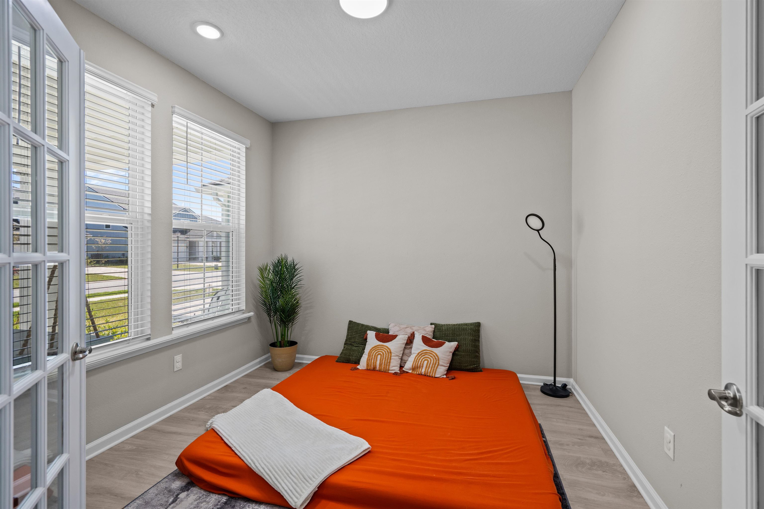 Image 5 of 49 For 207 Archstone Way