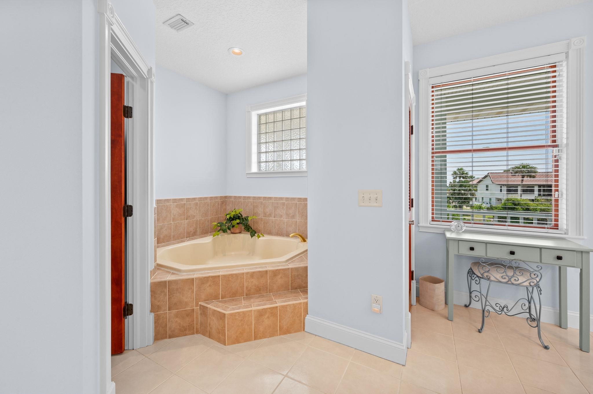 Image 24 of 95 For 231 Barrataria Drive