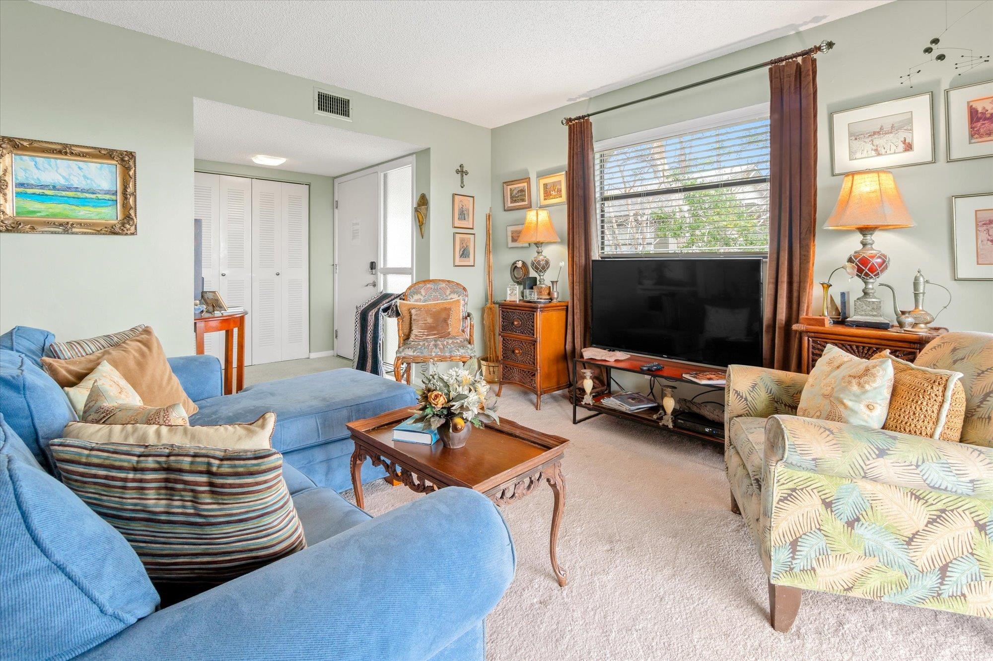 Image 10 of 44 For 34 Veronese Ct