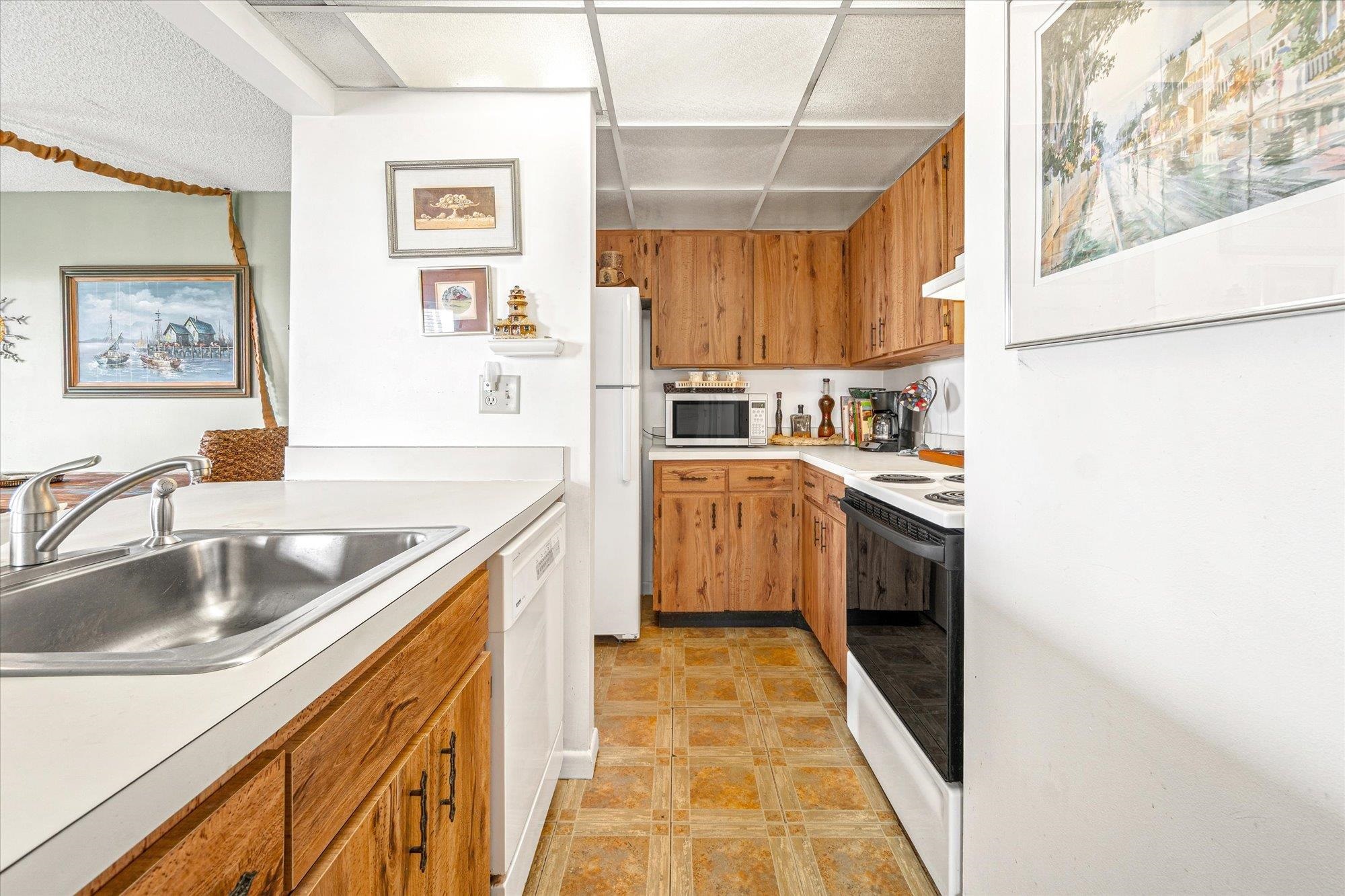 Image 16 of 44 For 34 Veronese Ct