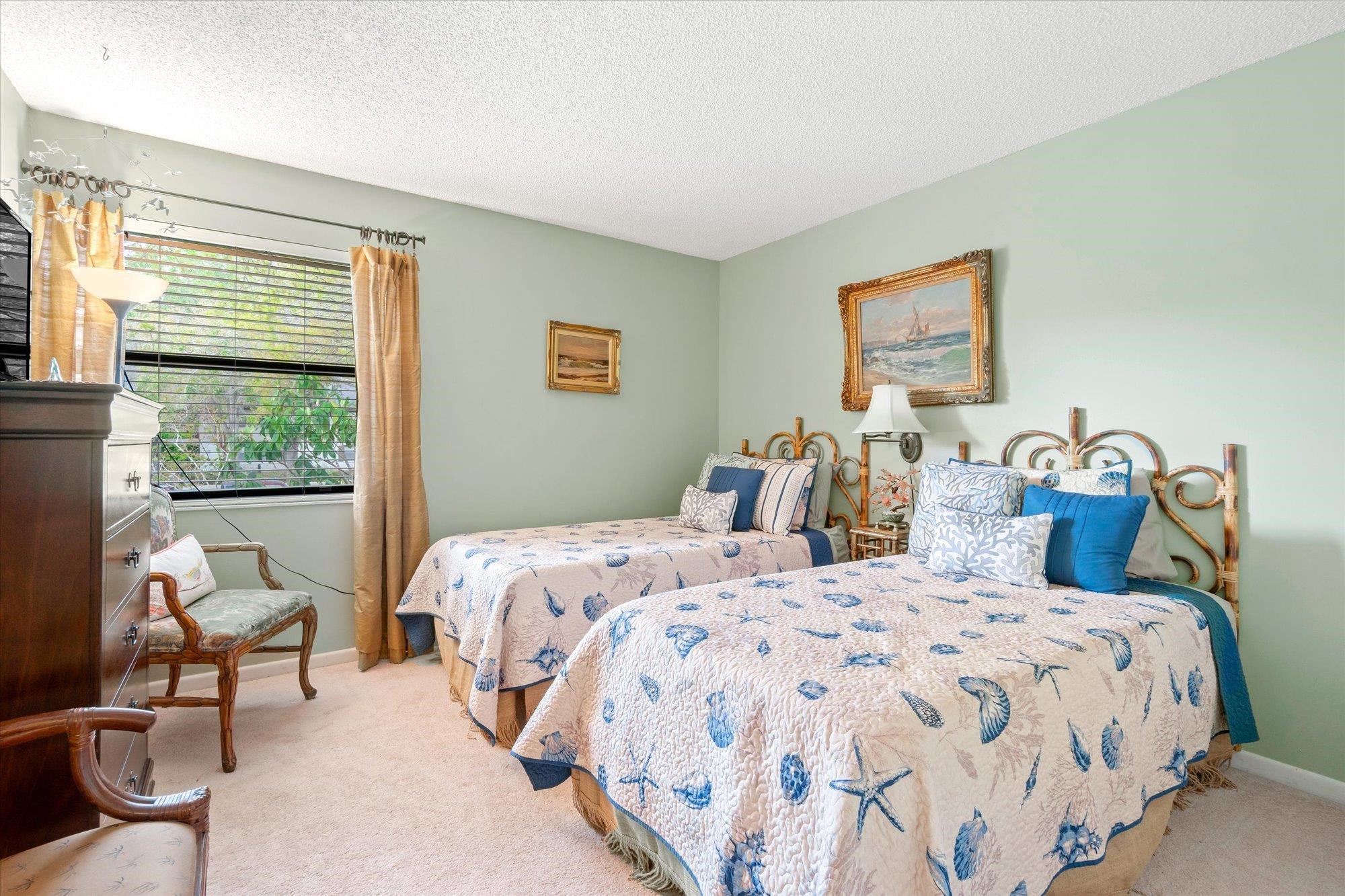 Image 23 of 44 For 34 Veronese Ct