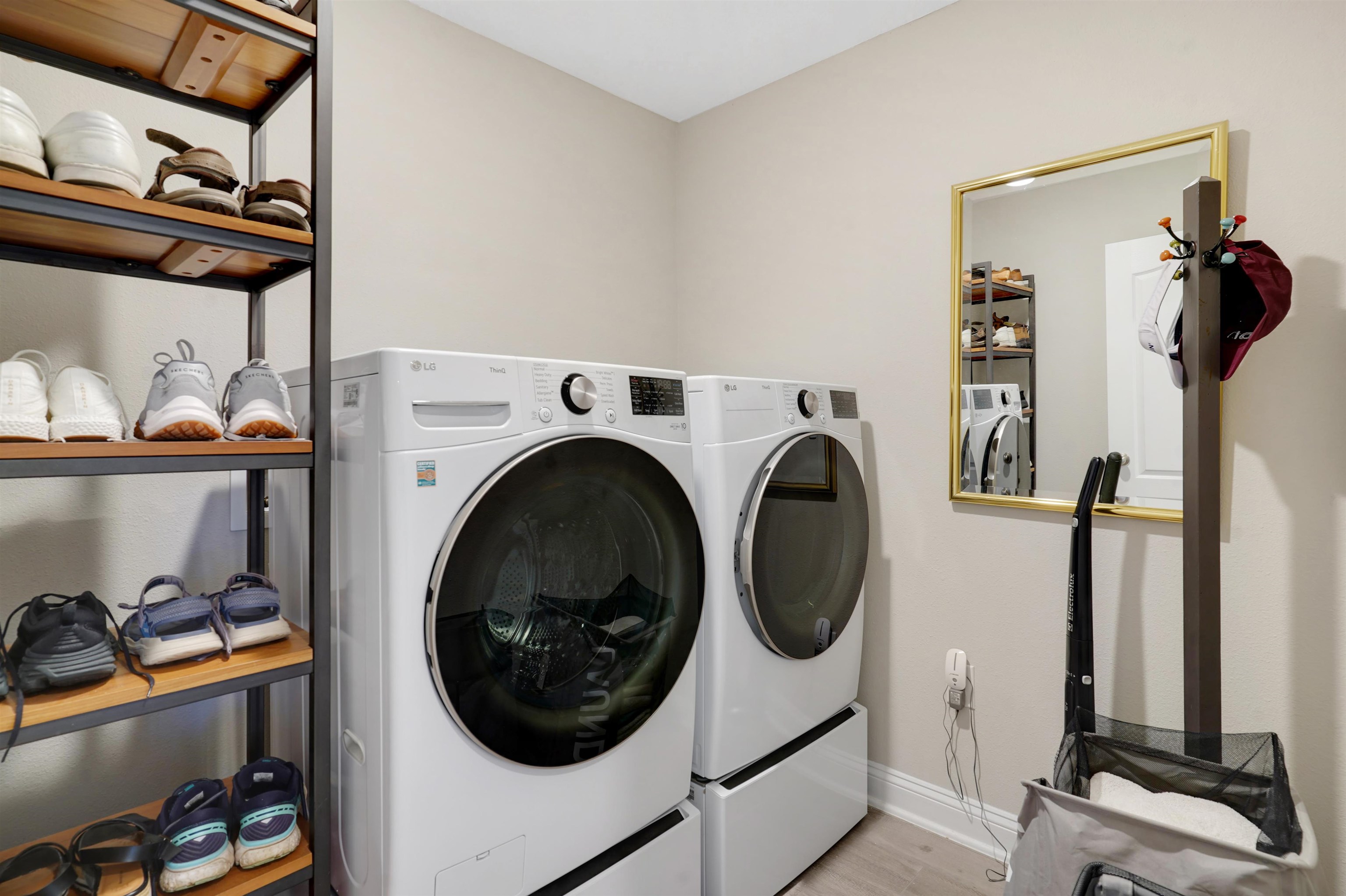 Image 29 of 40 For 111 Alagon Way