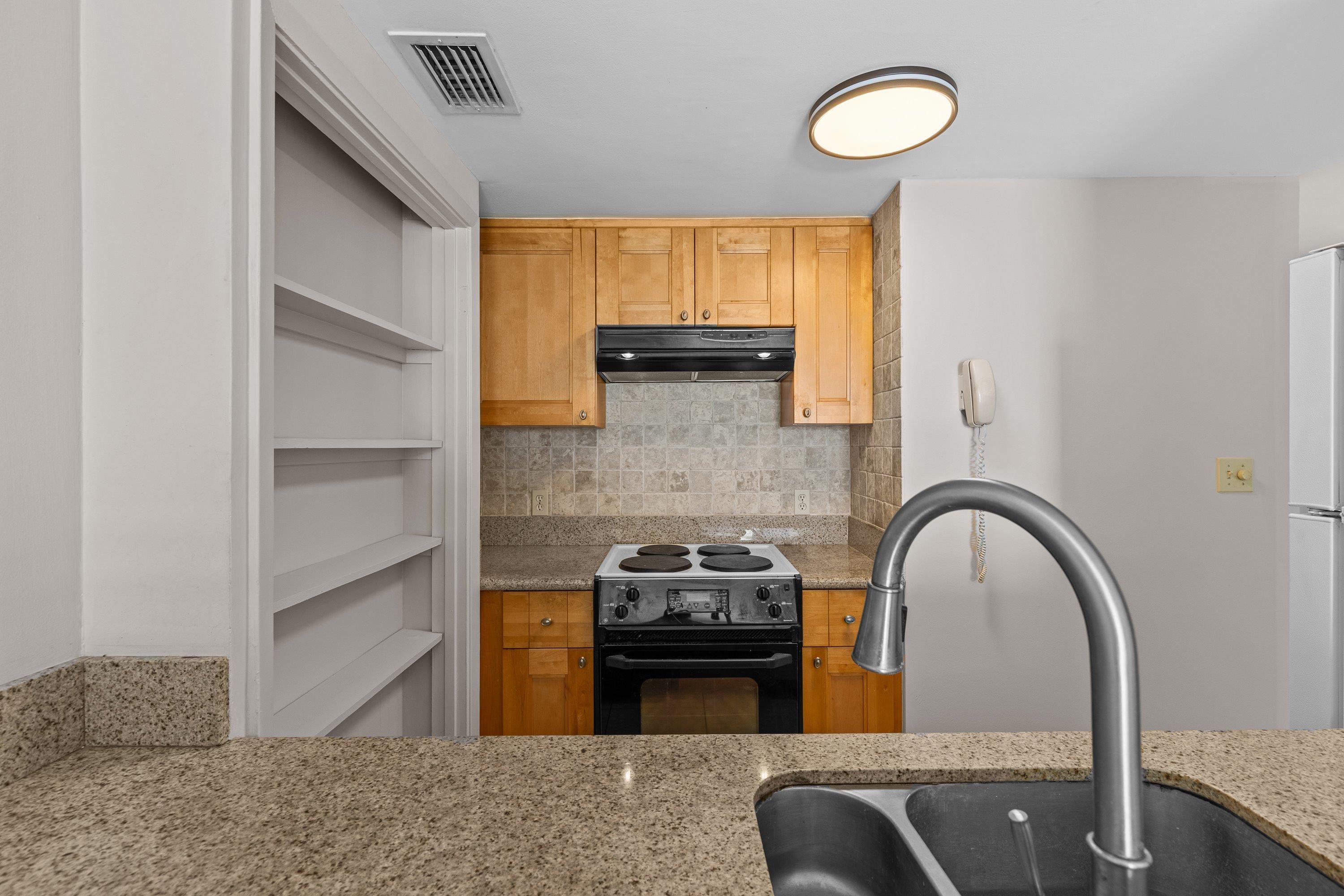 Image 11 of 48 For 829 1st St  3b