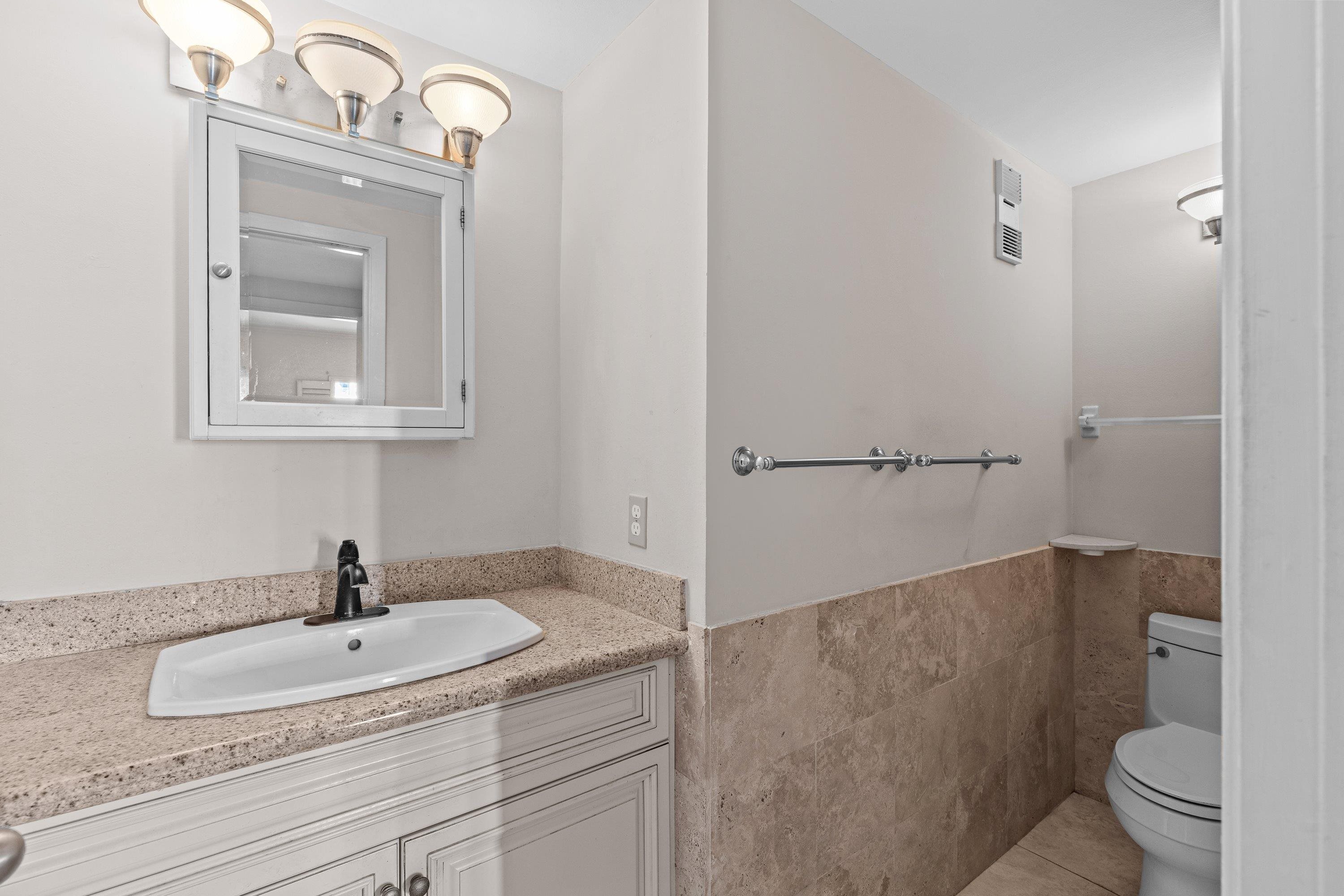 Image 4 of 48 For 829 1st St  3b