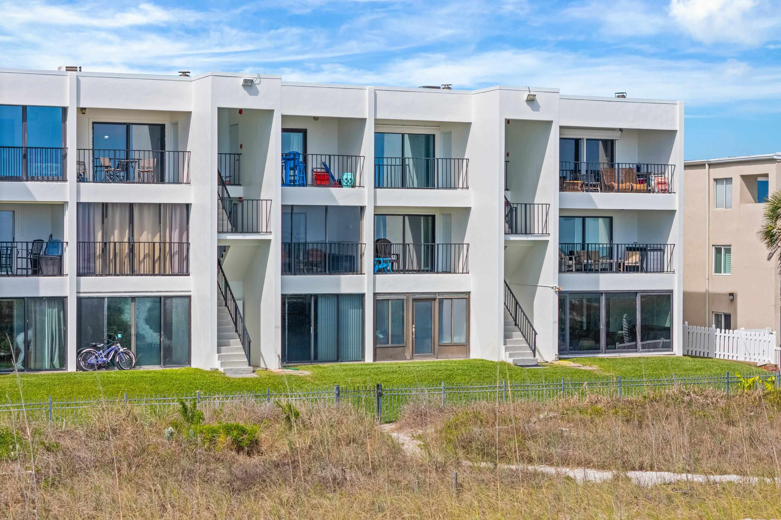 Image 40 of 48 For 829 1st St  3b