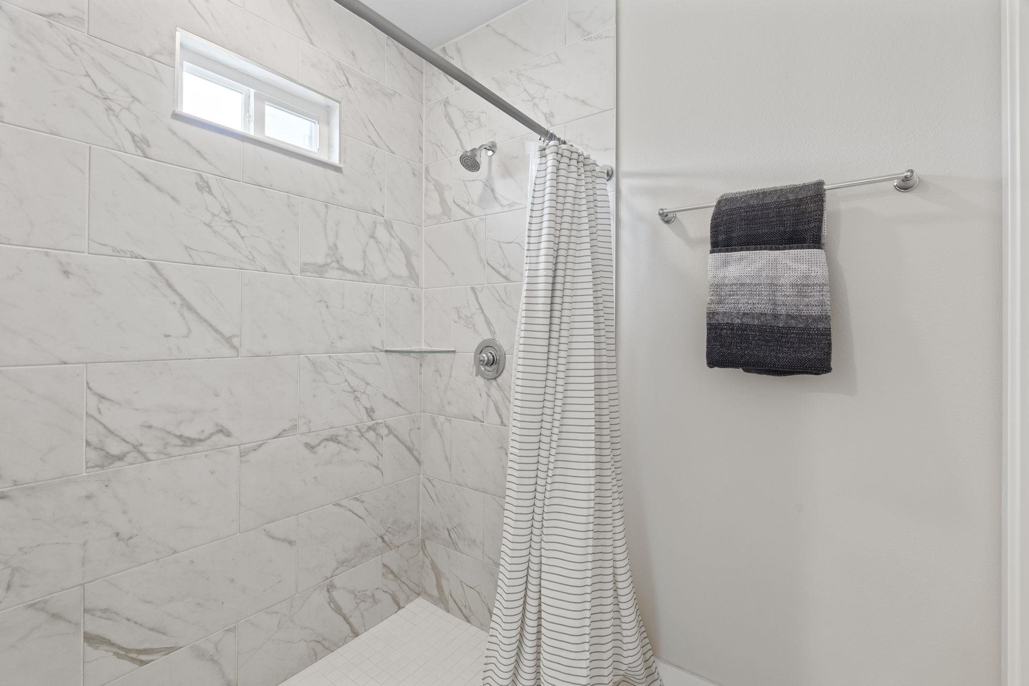 Image 18 of 36 For 42 Rose Dr  