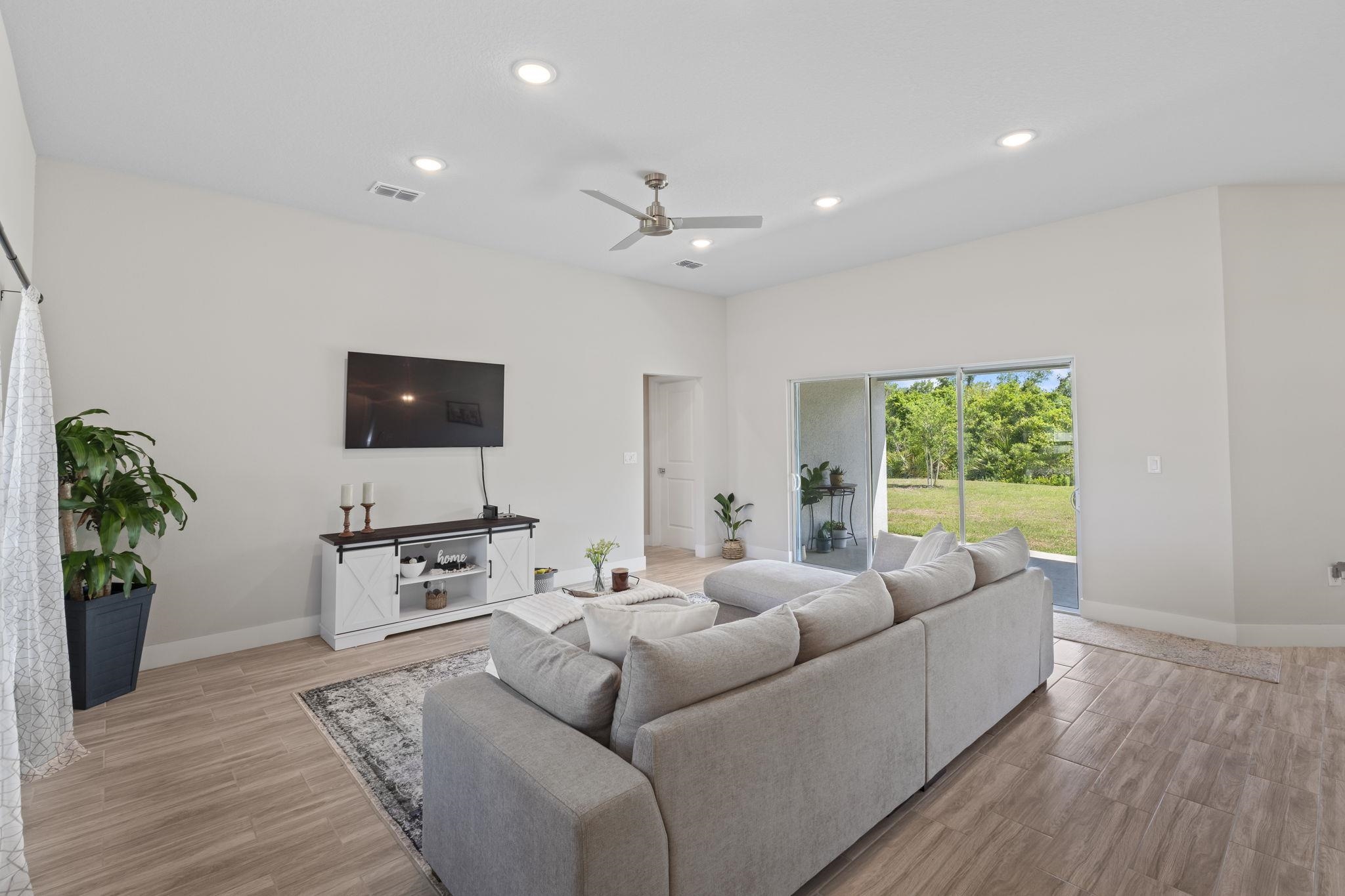 Image 3 of 36 For 42 Rose Dr  