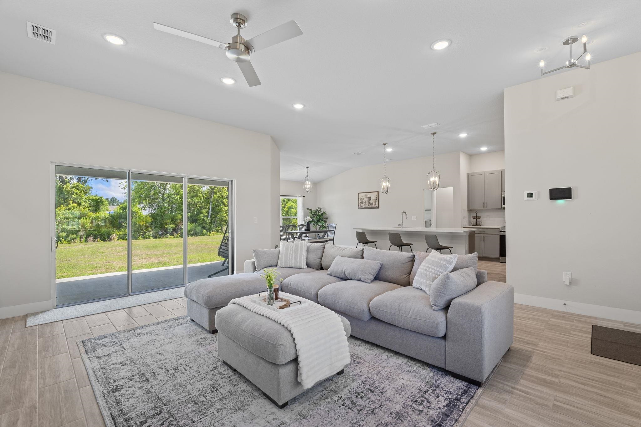 Image 4 of 36 For 42 Rose Dr  