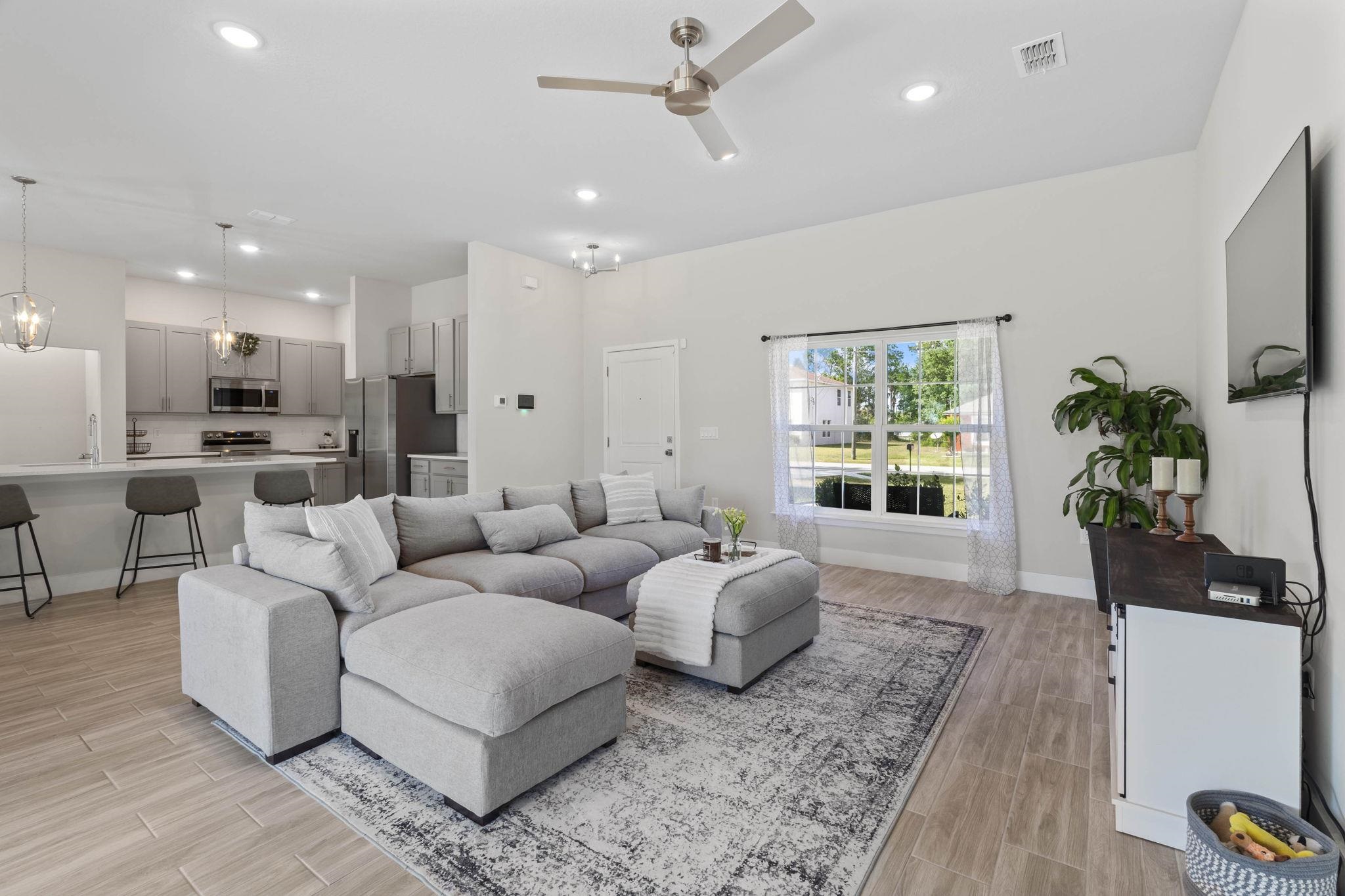 Image 5 of 36 For 42 Rose Dr  