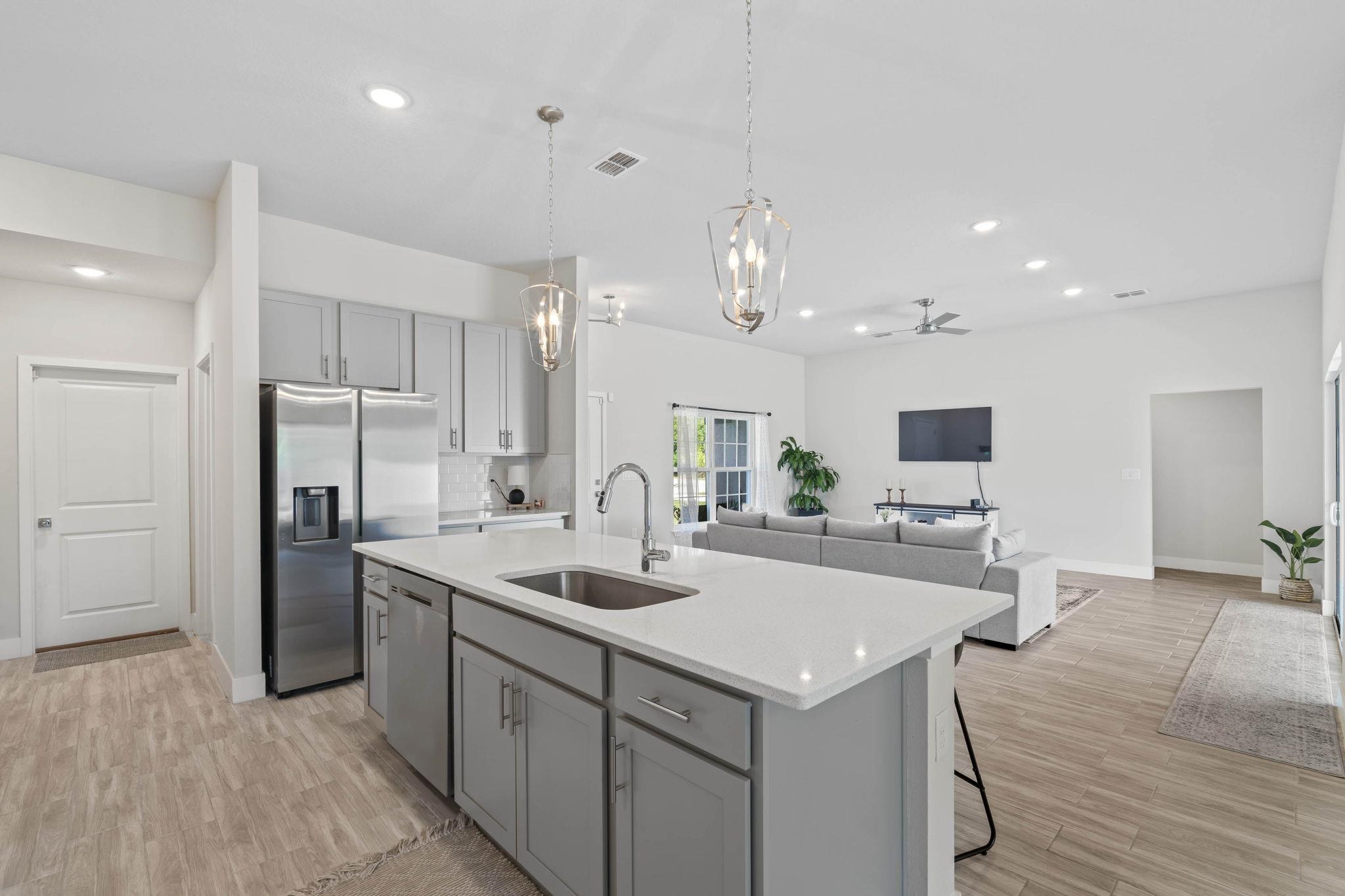 Image 7 of 36 For 42 Rose Dr  