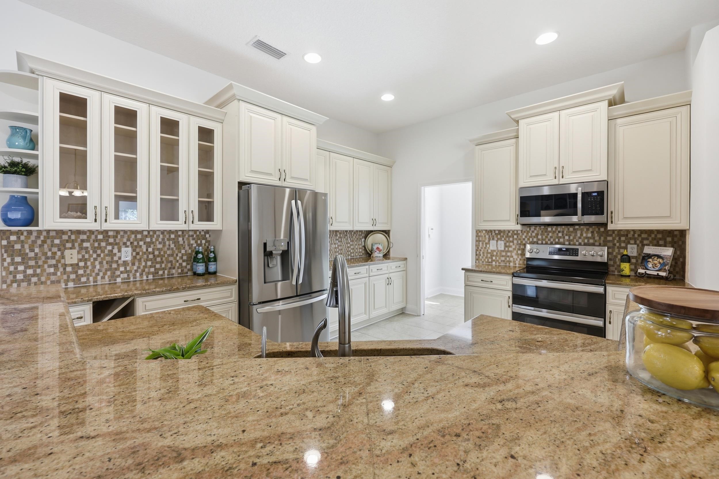 Image 10 of 51 For 933 Oxford Dr